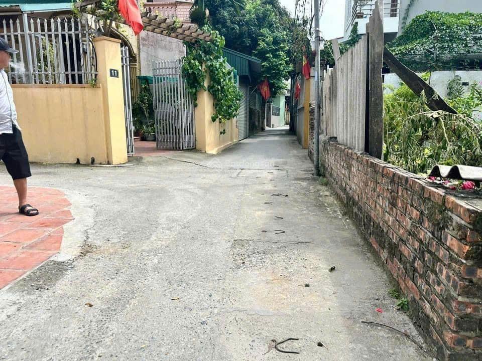 Hot. Bán 46m2 lô góc đường thông phía trước sân chơi đỗ xe quay đầu ok, cách 3 nhà ra trục chính