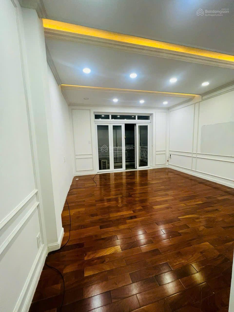 HÀNG HIẾM - NHÀ ỐP KÍNH CỰC SANG  Góc 2 MT 218A Cao Thắng - Tổng 360M2 Sàn  Chỉ 50 triệu / tháng