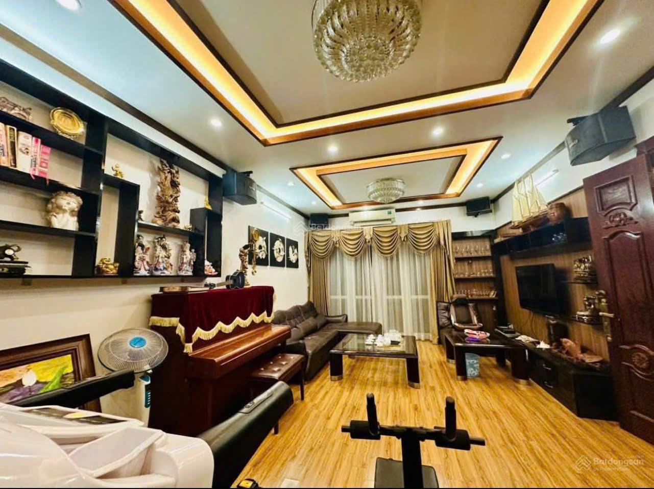 Chính chủ cần bán nhà phân lô quân đội ngõ 699 Lạc Long Quân-Phường Tây Hồ-Hà Nội 105m2x5T,35 tỷ