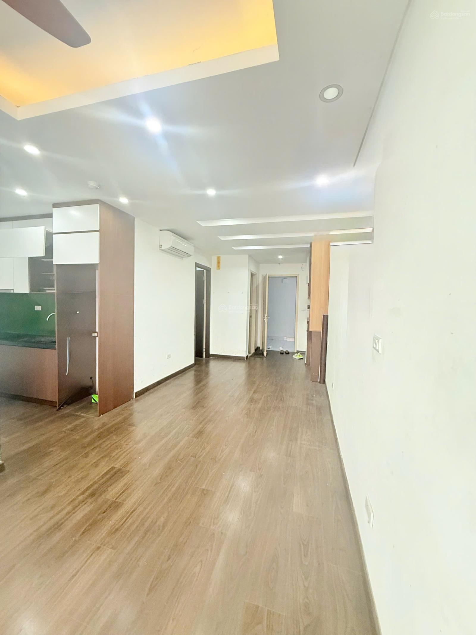 Cần bán gấp căn hộ chung cư Thanh Hà, 62m2, giá hơn 2,4 tỷ.