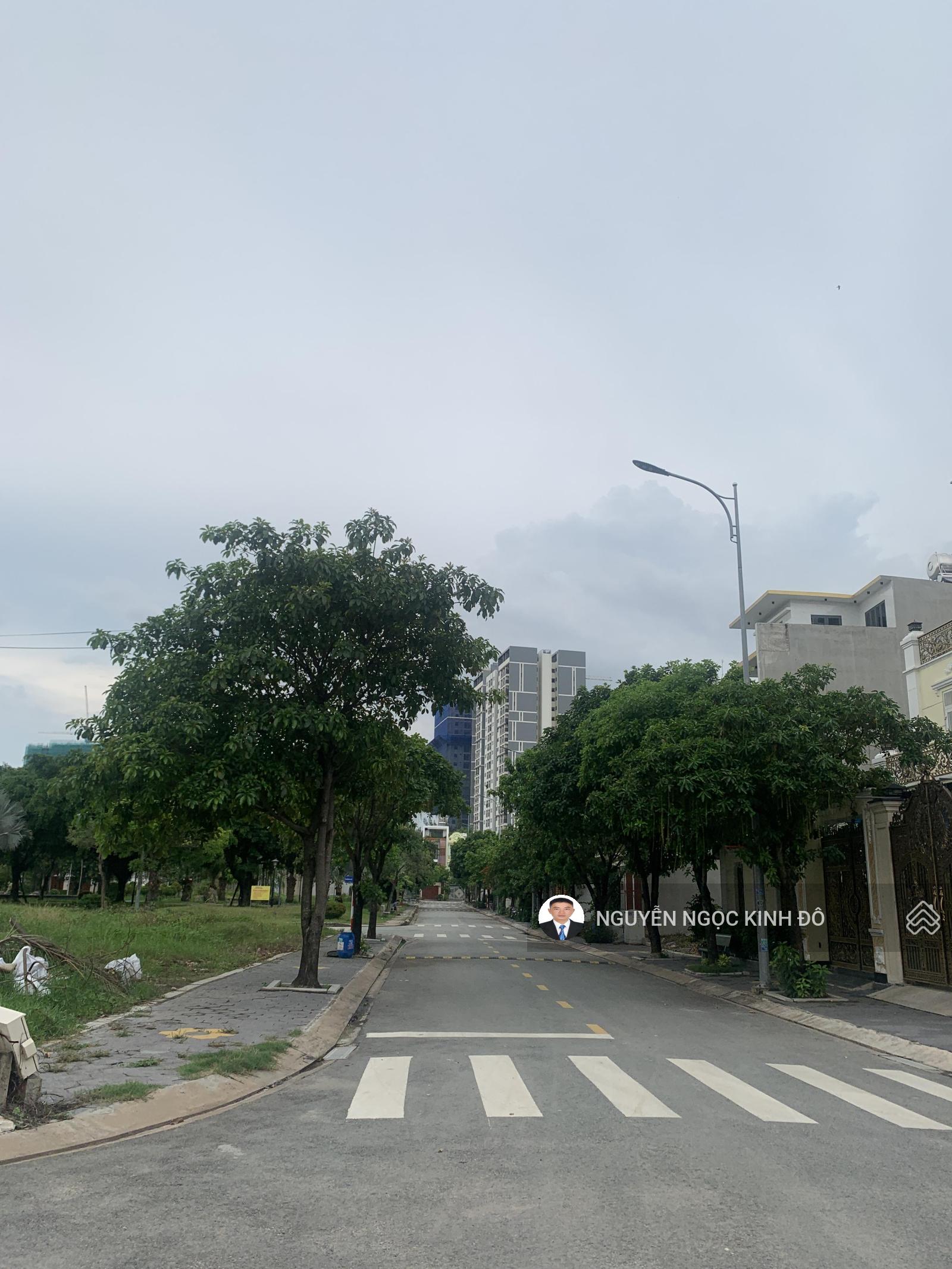 Bán nhanh lô đất The Seasons giá rẻ toàn khu 4.3 tỷ, DT 5x20m. Sổ sẵn. Ngay Lotte Mart