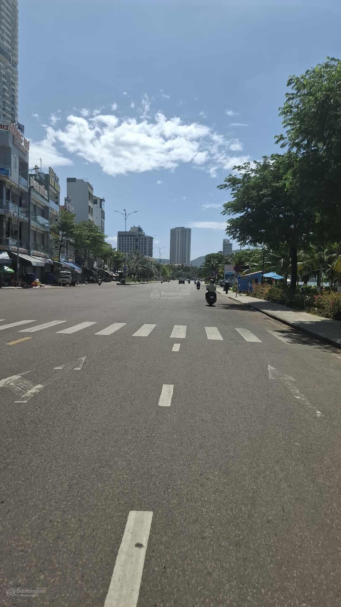 Cần bán đất Víp DT: 420m2 cách biển 300m đường 31 Tháng 3 - gần ngã tư Tăng Bạt Hổ TP. Quy Nhơn