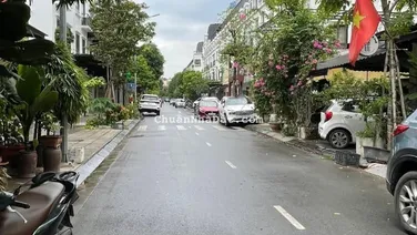 Bán nhà liền kề La Casta tại khu đô thị Văn Phú Hà Đông: DT 72m2, 5 tầng, ô tô vào nhà, kinh doanh