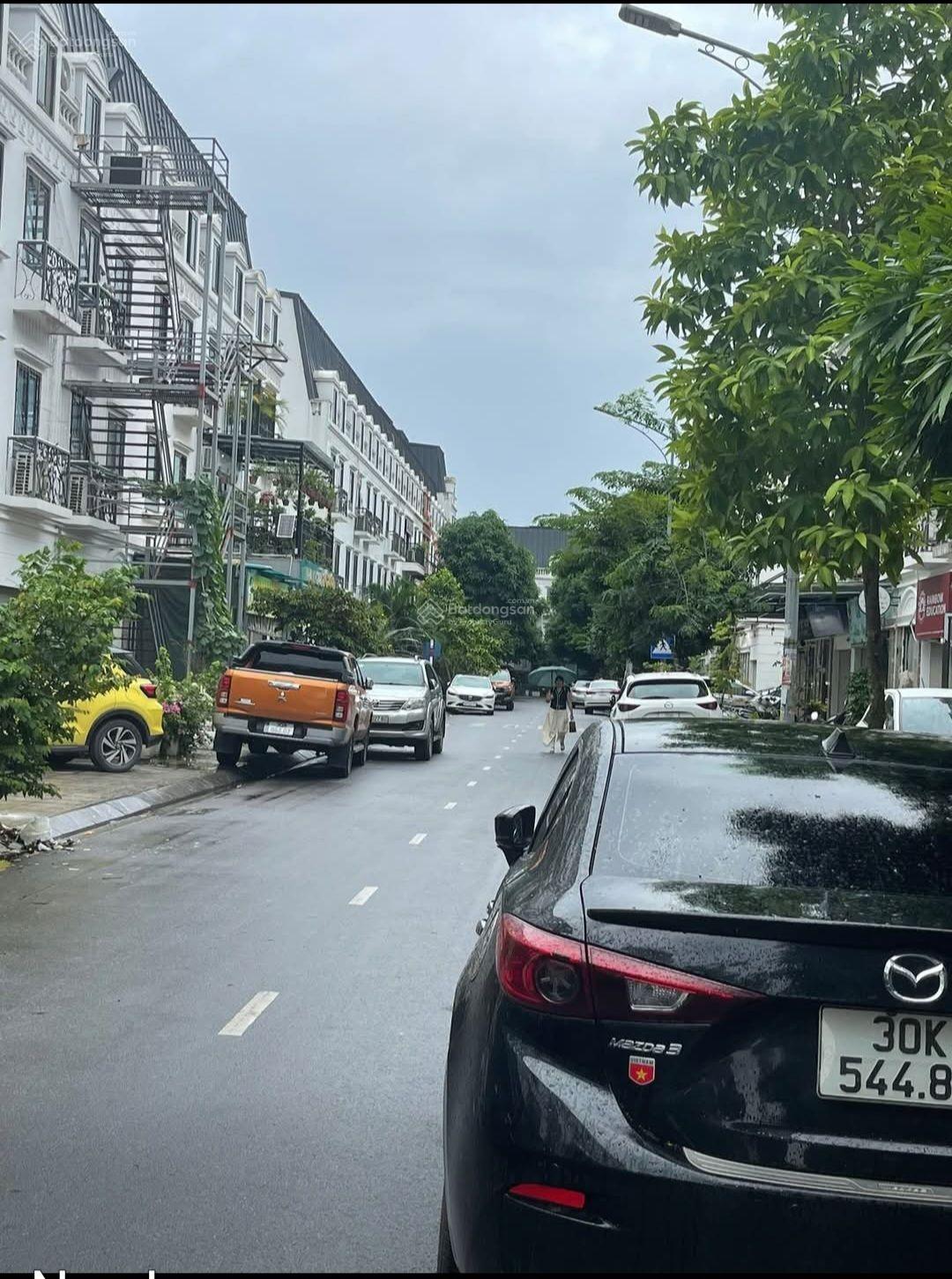 Bán nhà liền kề La Casta tại khu đô thị Văn Phú Hà Đông: DT 72m2, 5 tầng, ô tô vào nhà, kinh doanh