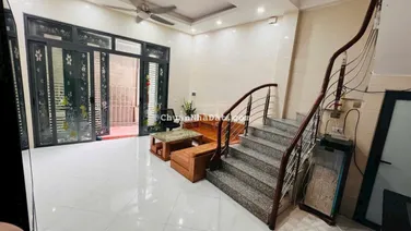 LÔ GÓC Ô TÔ ĐỖ CỬA 100 M Ô TÔ TRÁNH ---'THÔNG BÀN CỜ --,PHỐ TRẠM---' LONG BIÊN