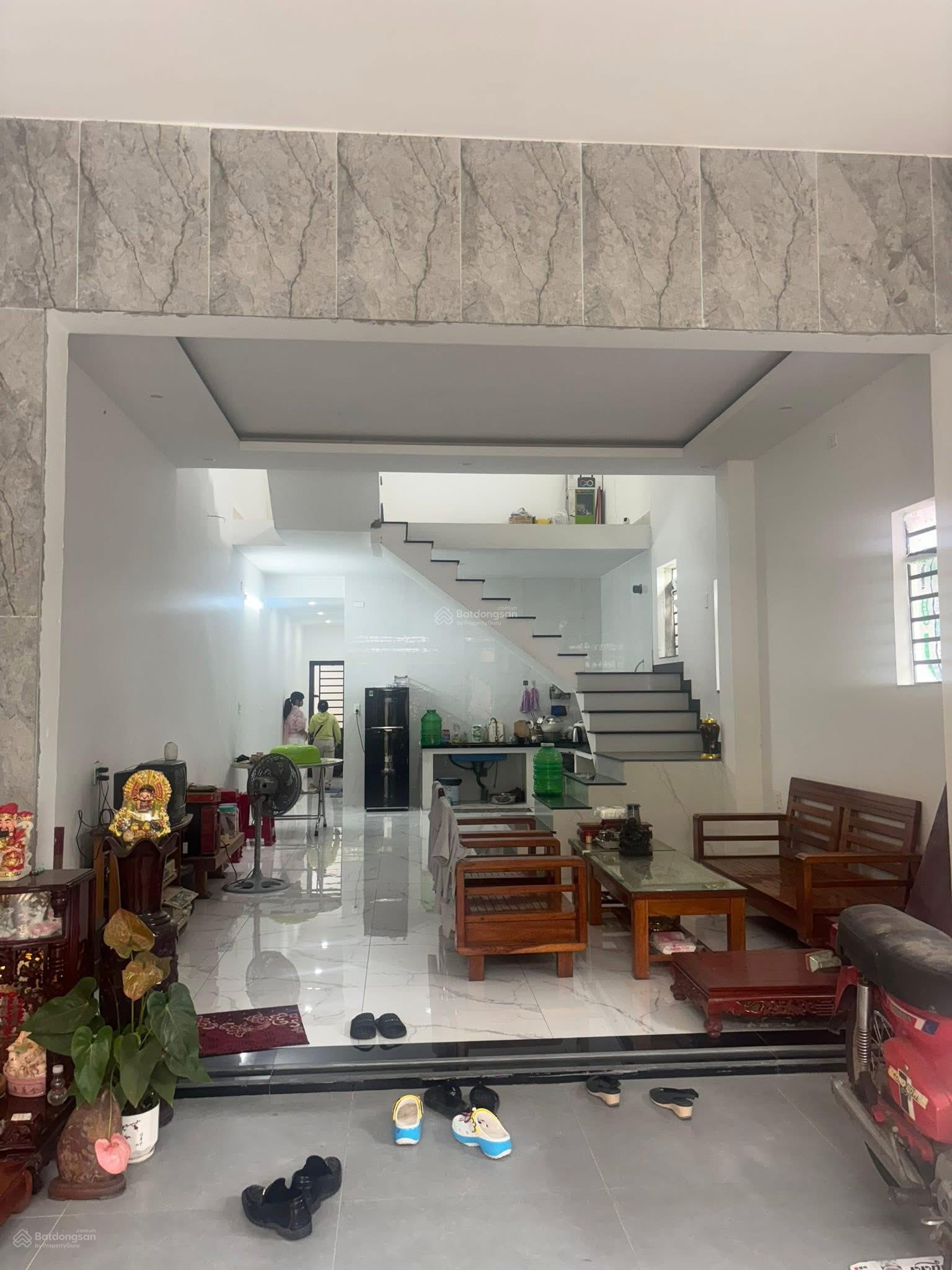 Nhà 3 tầng kẹp cống Liêm Lạc 10, nhà mới xây công năng 3 ngủ, DT 100m2, hướng Bắc