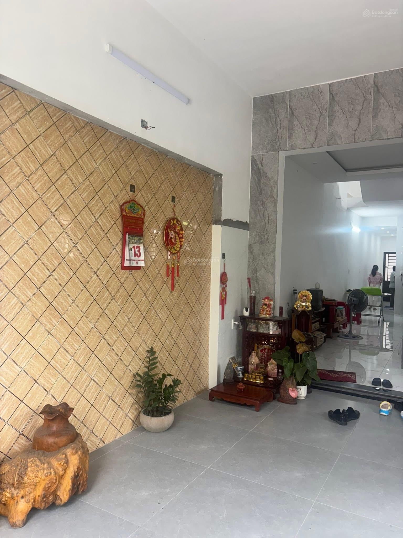 Nhà 3 tầng kẹp cống Liêm Lạc 10, nhà mới xây công năng 3 ngủ, DT 100m2, hướng Bắc