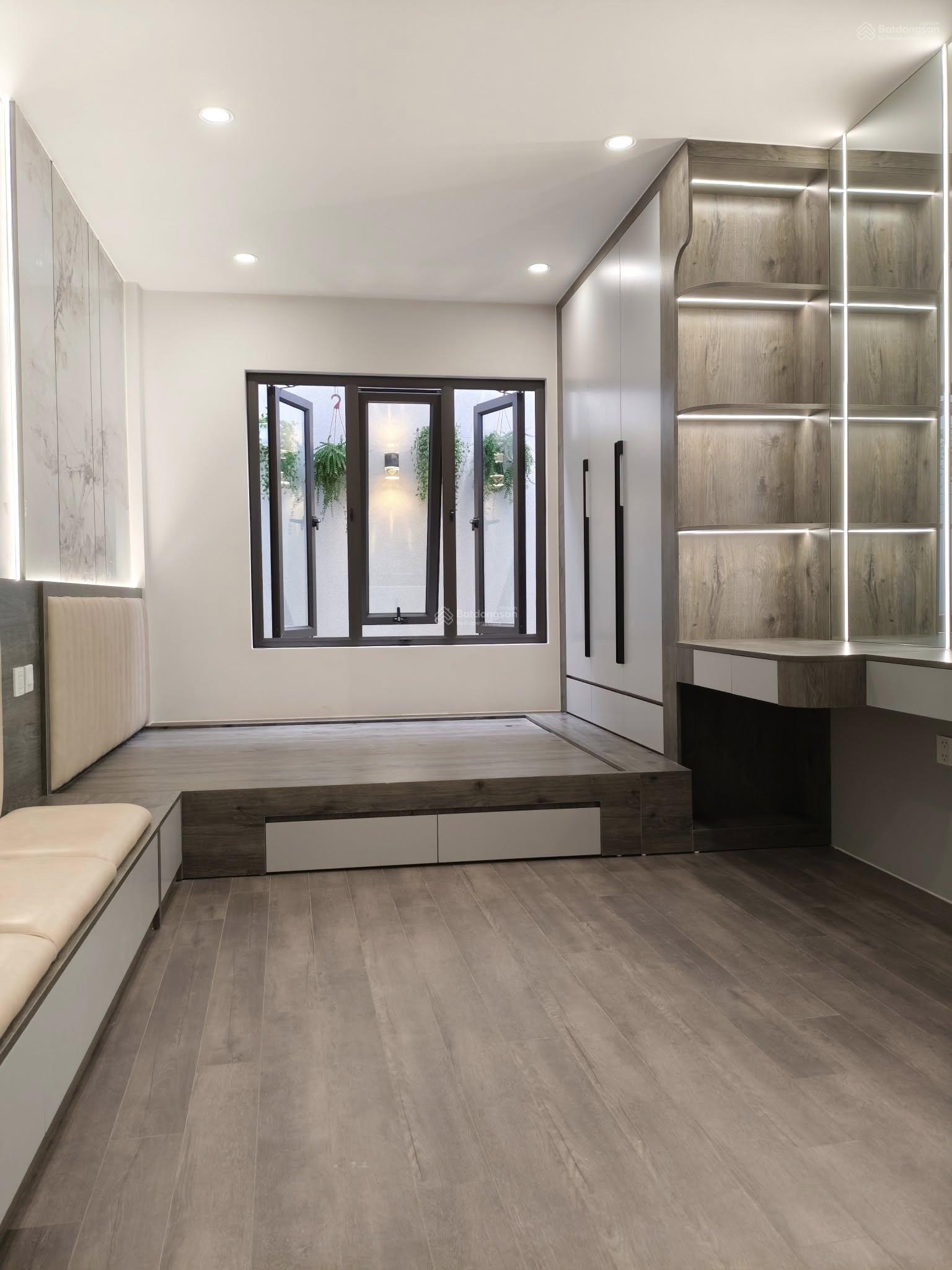 Bán nhà mới phố Nguyễn Chánh, Cầu Giấy, 68m2, 6 tầng, thang máy, ô tô, phân lô, kinh doanh 30 tỷ