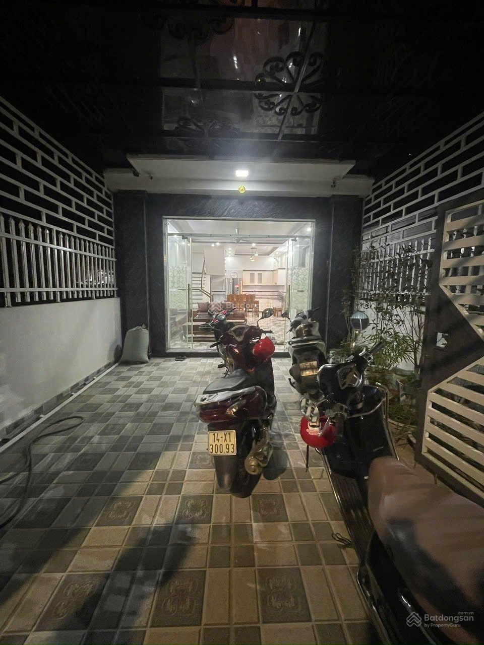 Nhà mặt đường sân cổng ô tô gần Hoàng Huy Pruksa Town, An Đồng, An Dương, Hải Phòng