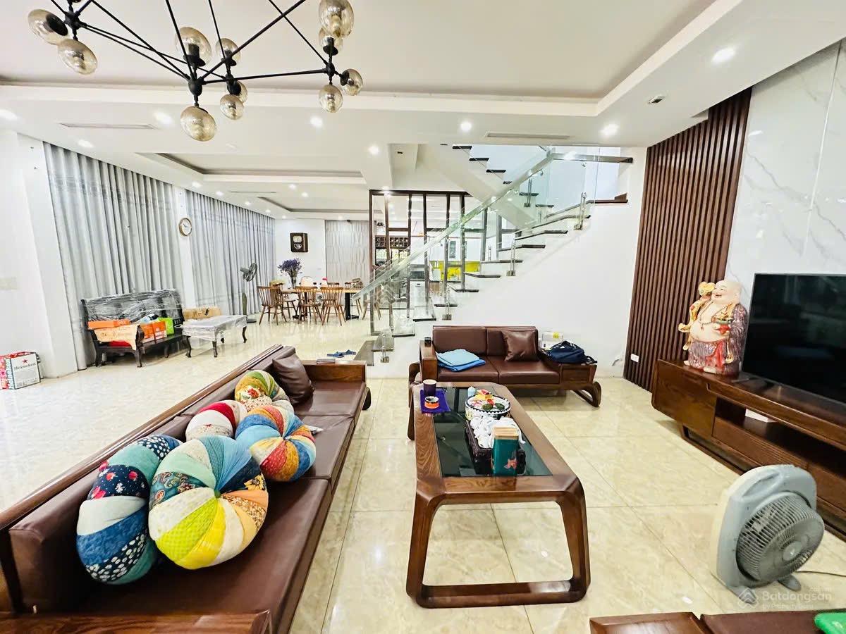 Bán Gấp Biệt Thự Tứ Hiệp - Thanh Trì. 215m. 4 Tầng . MT 14m. Giá 66 Tỷ. Có bớt. Giá đầu tư.