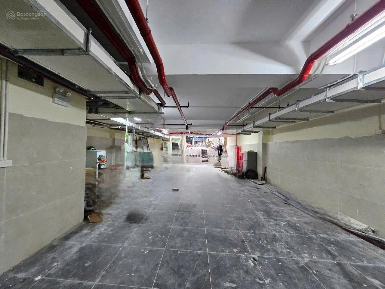 Bán tòa Building mặt phố Nghĩa Đô, 250m2 MT 15m mới đẹp quá hiếm