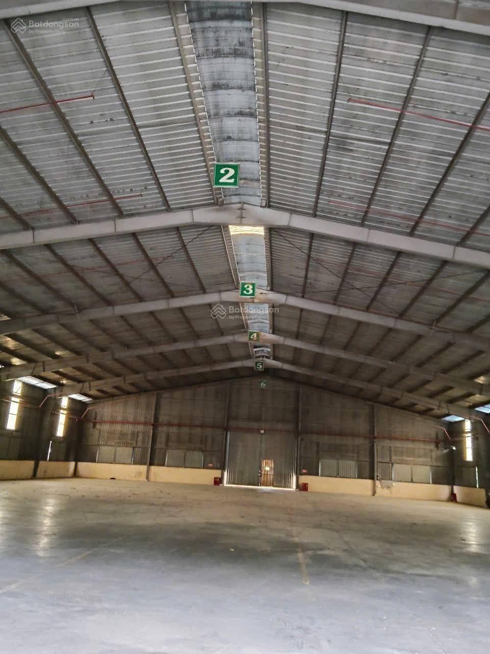 Xưởng Long Nguyên 1500m2, khuôn viên chung, giá 50 triệu/th