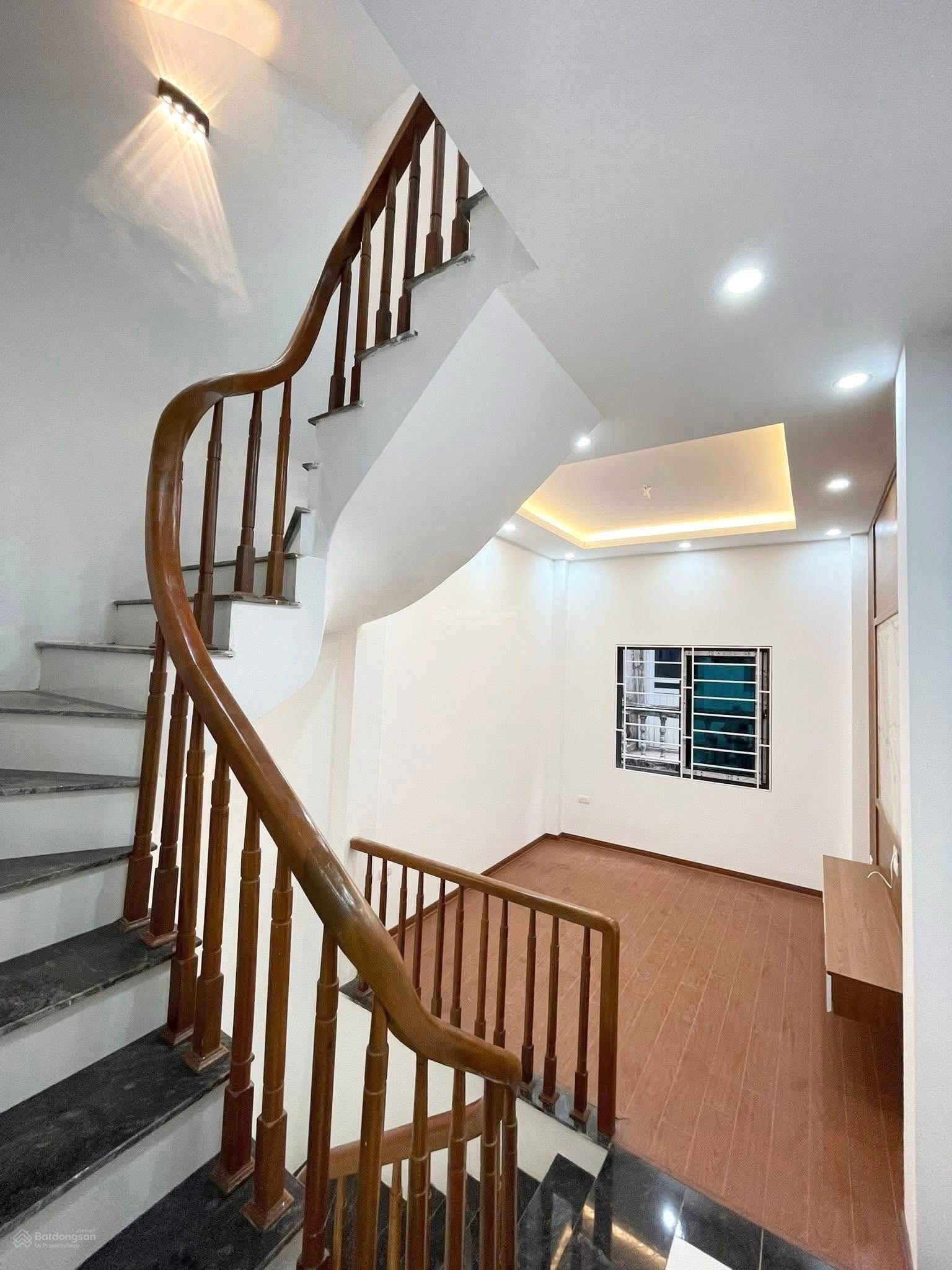 Nhà phố Tựu Liệt-Tam Hiệp dân xây mới 35m giá 5,7 tỷ ngõ rộng 3m ô tô vào cổng