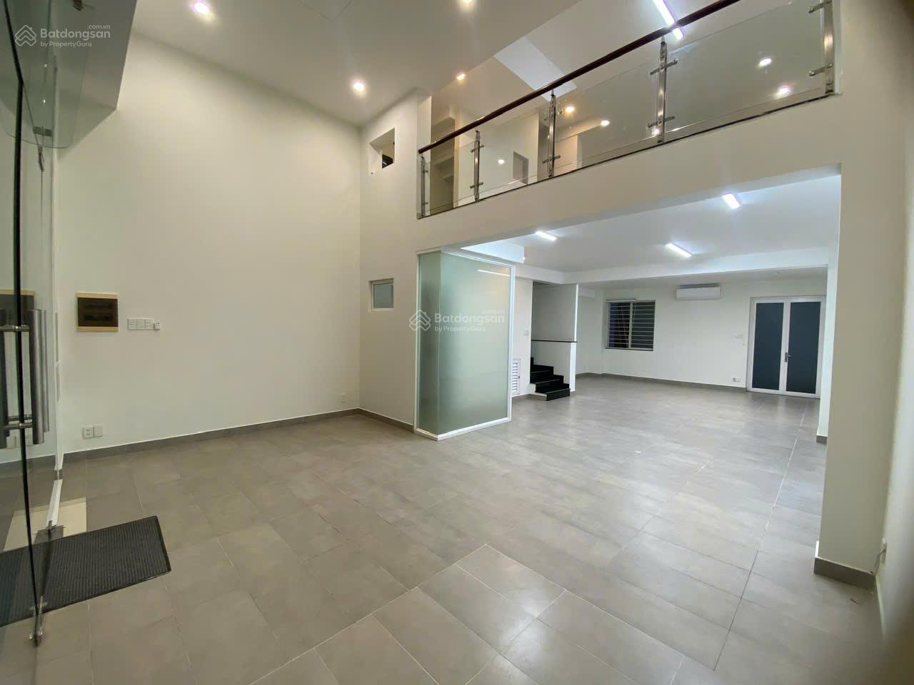 Cho thuê nhà PMH Q7. DTSD: 350m2, trệt lửng 3 lầu. Phù hợp để ở - văn phòng đại diện, em Luân
