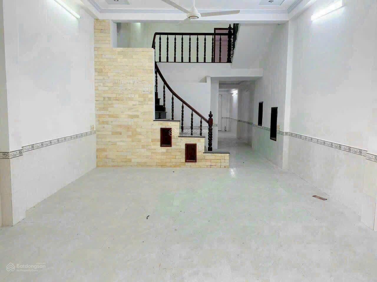 Bán Nhà Mặt Phố Nguyễn Hiền, 9,5 tỷ, 90 m2, 5PN, 3WC, pháp lý đầy đủ, uy tín Bán Nhà Mặt Phố Nguyễn Hiền, 9,5 tỷ, 90 m2, 5PN, 3WC, pháp lý đầy đủ, uy tín
