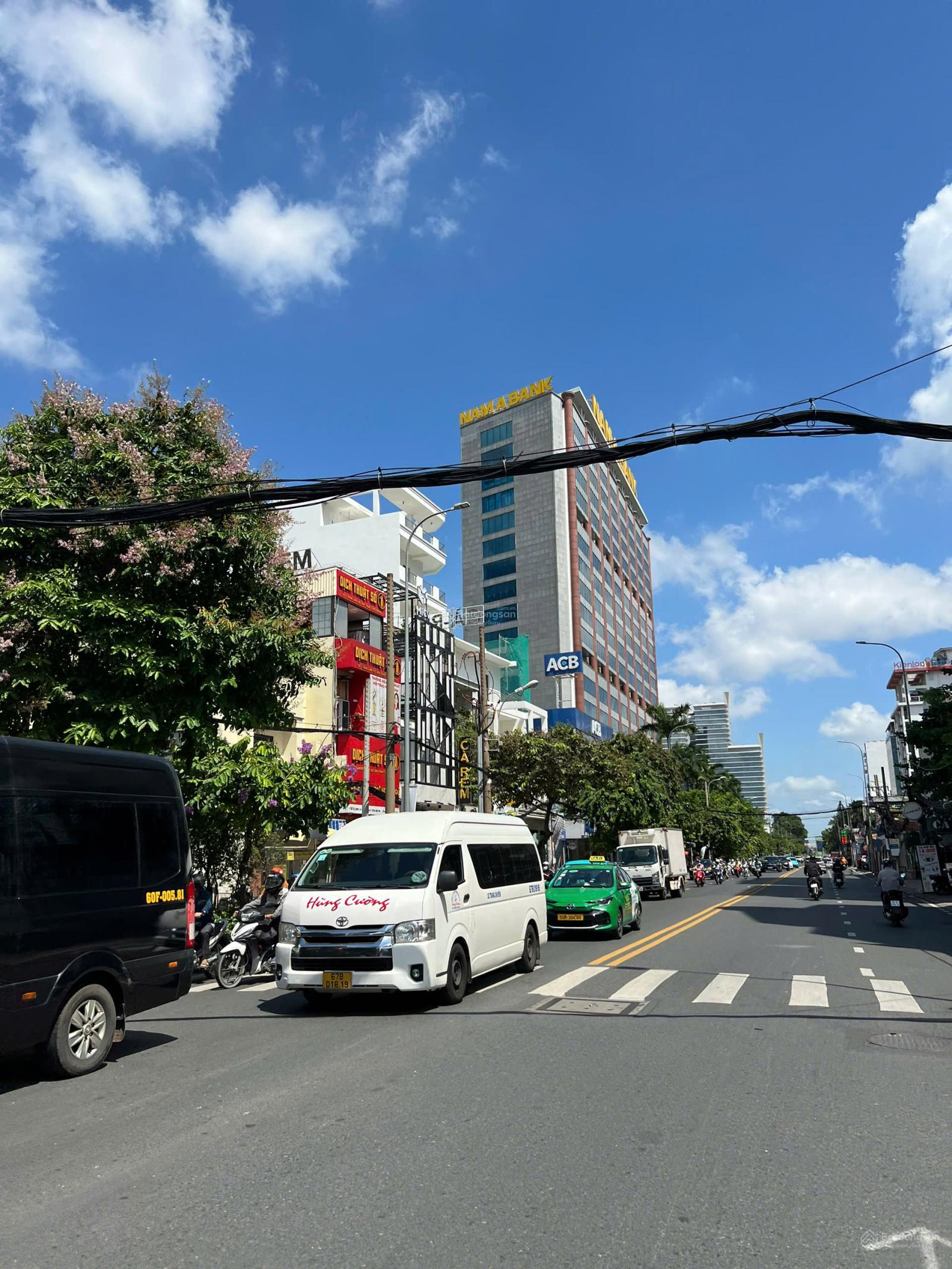 Khuôn chuẩn xây building! MT Hoàng Hoa Thám, Bình Thạnh, 8.6x25m, 215m2, cấp 4 - giá 52 tỷ