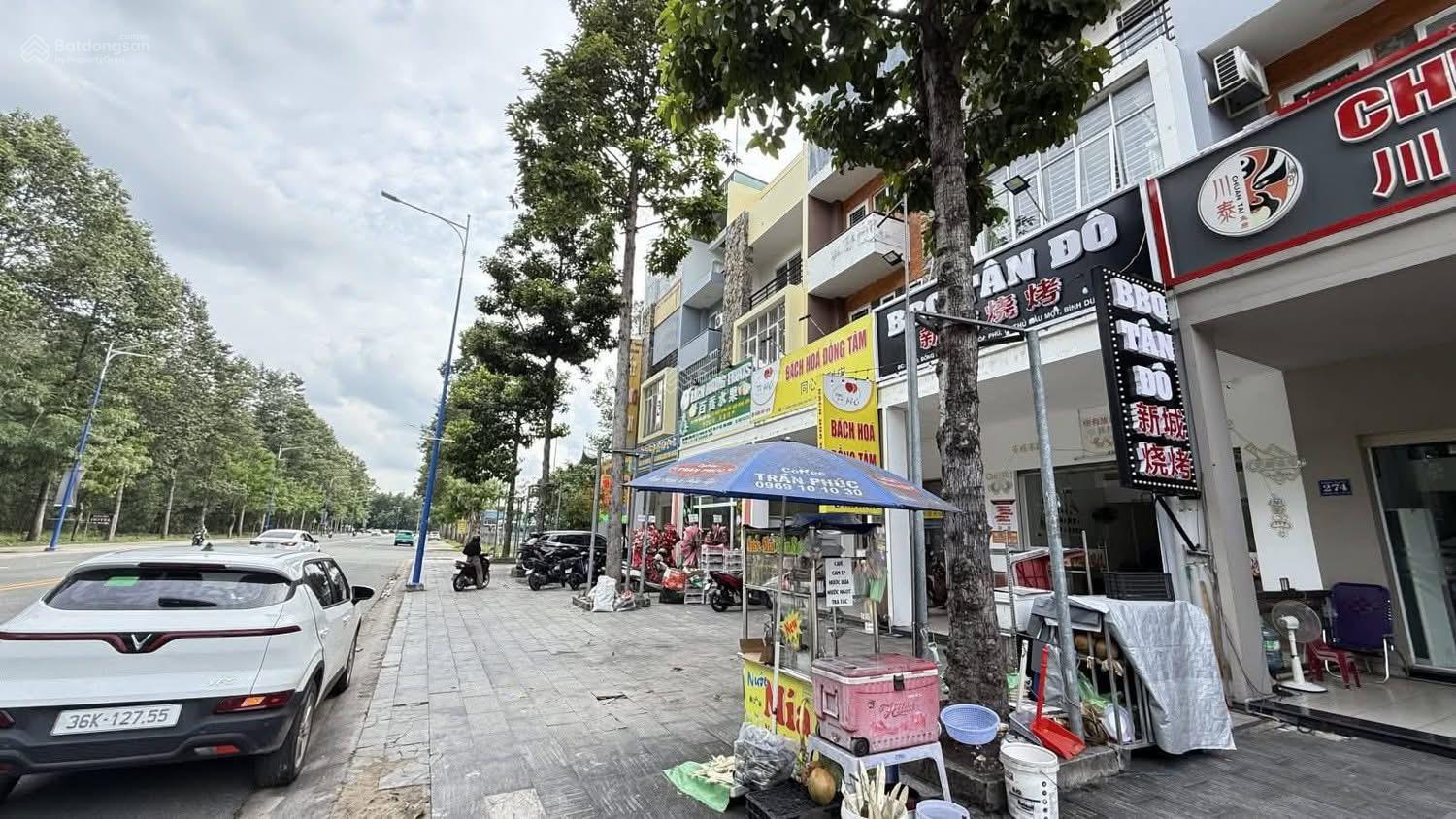 Chủ cần bán nhà mặt tiền Đồng Khởi - TP Mới, diện tích: 115m2 giá 10.8 tỷ Chủ cần bán nhà mặt tiền Đồng Khởi - TP Mới, diện tích: 115m2 giá 10.8 tỷ