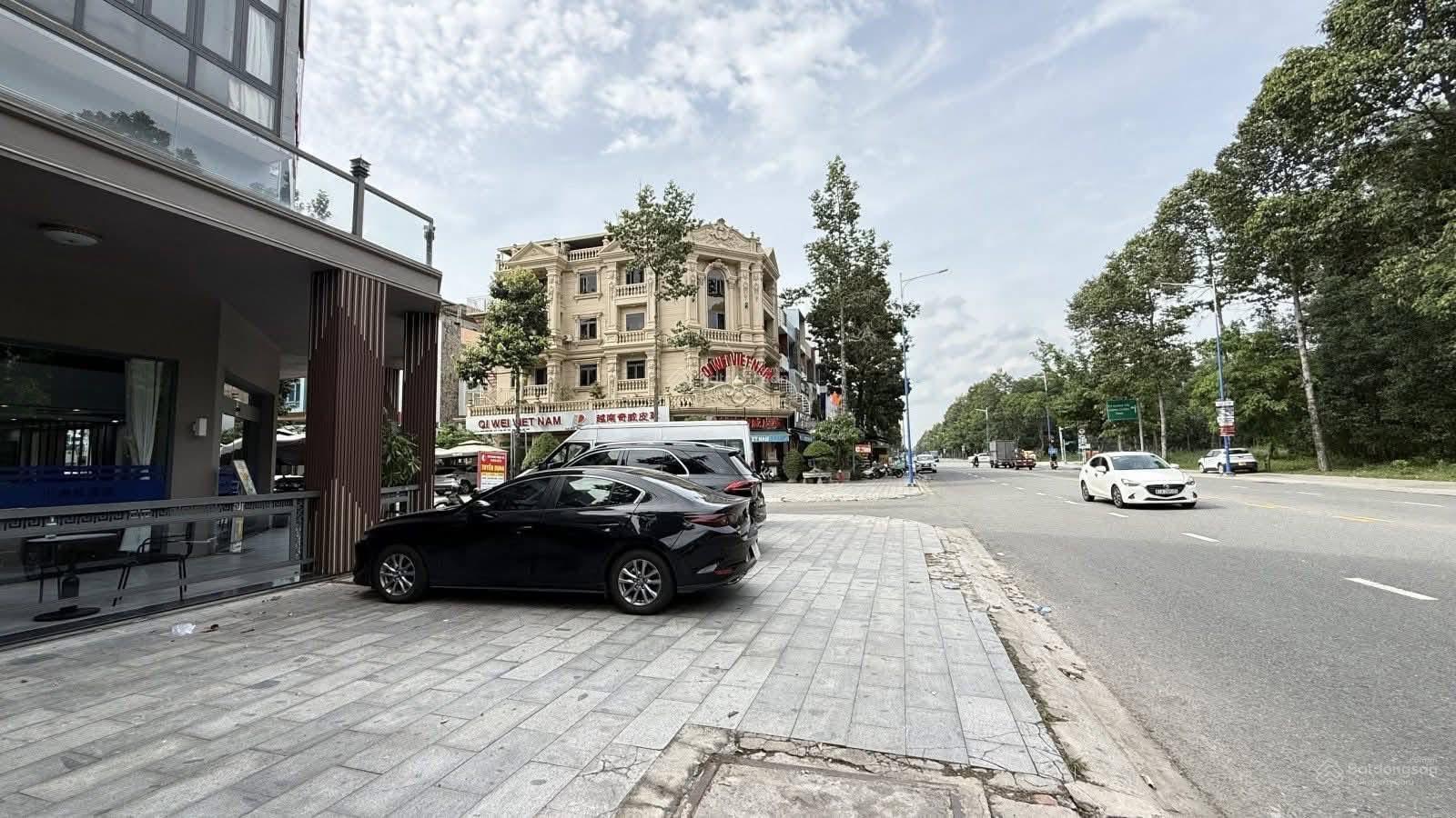 Chủ cần bán nhà mặt tiền Đồng Khởi - TP Mới, diện tích: 115m2 giá 10.8 tỷ Chủ cần bán nhà mặt tiền Đồng Khởi - TP Mới, diện tích: 115m2 giá 10.8 tỷ