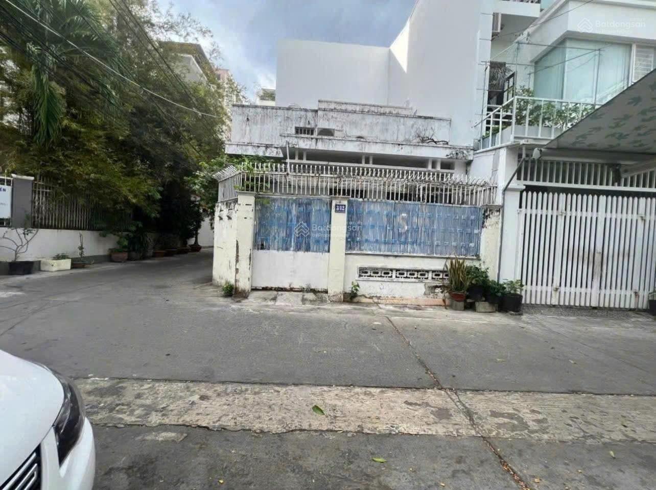 Bán nhanh lô góc 2 mặt tiền đường ô tô cách biển chỉ 400m 12 tỷ