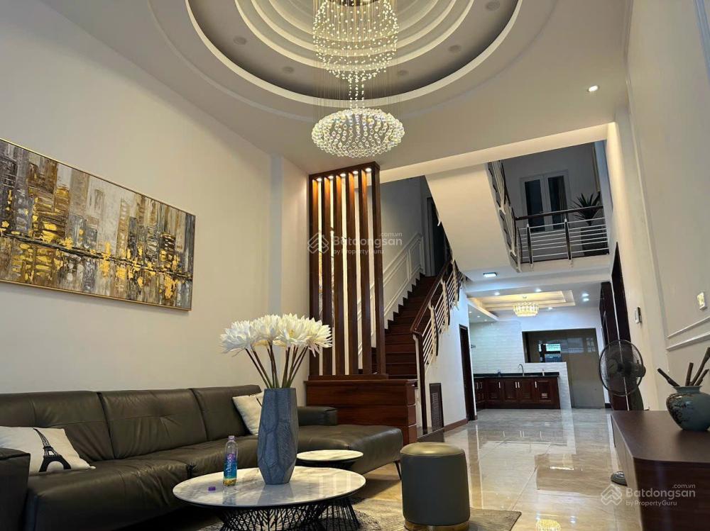 Cần bán nhà 3 lầu (474m2) mặt tiền đường Hoà Bình phường 5, quận 11 (đối diện Đầm Sen) giá 200tr/m2