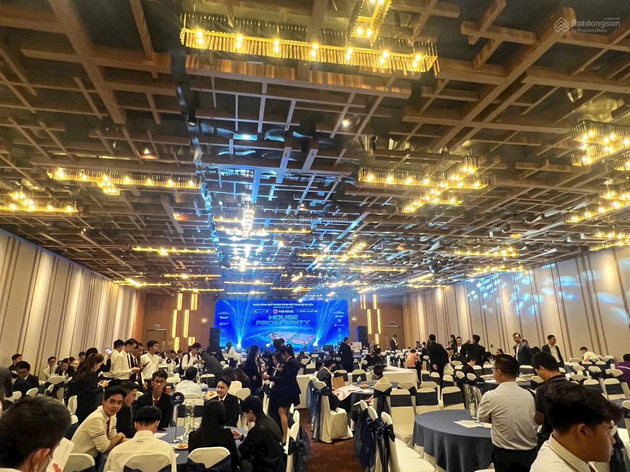 Chuyên bán nền và nhận ký gởi sang nhượng The 826 EC, giỏ hàng đầy đủ đường lớn, shophoue, căn góc Chuyên bán nền và nhận ký gởi sang nhượng The 826 EC, giỏ hàng đầy đủ đường lớn, shophoue, căn góc