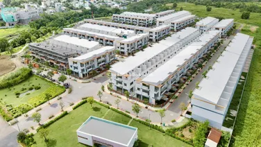 Cần bán nhanh căn nhà phố LK biệt lập ven sông khu Nam Sài Gòn. Giá chỉ từ: 3,9 tỷ/căn (3 tầng)