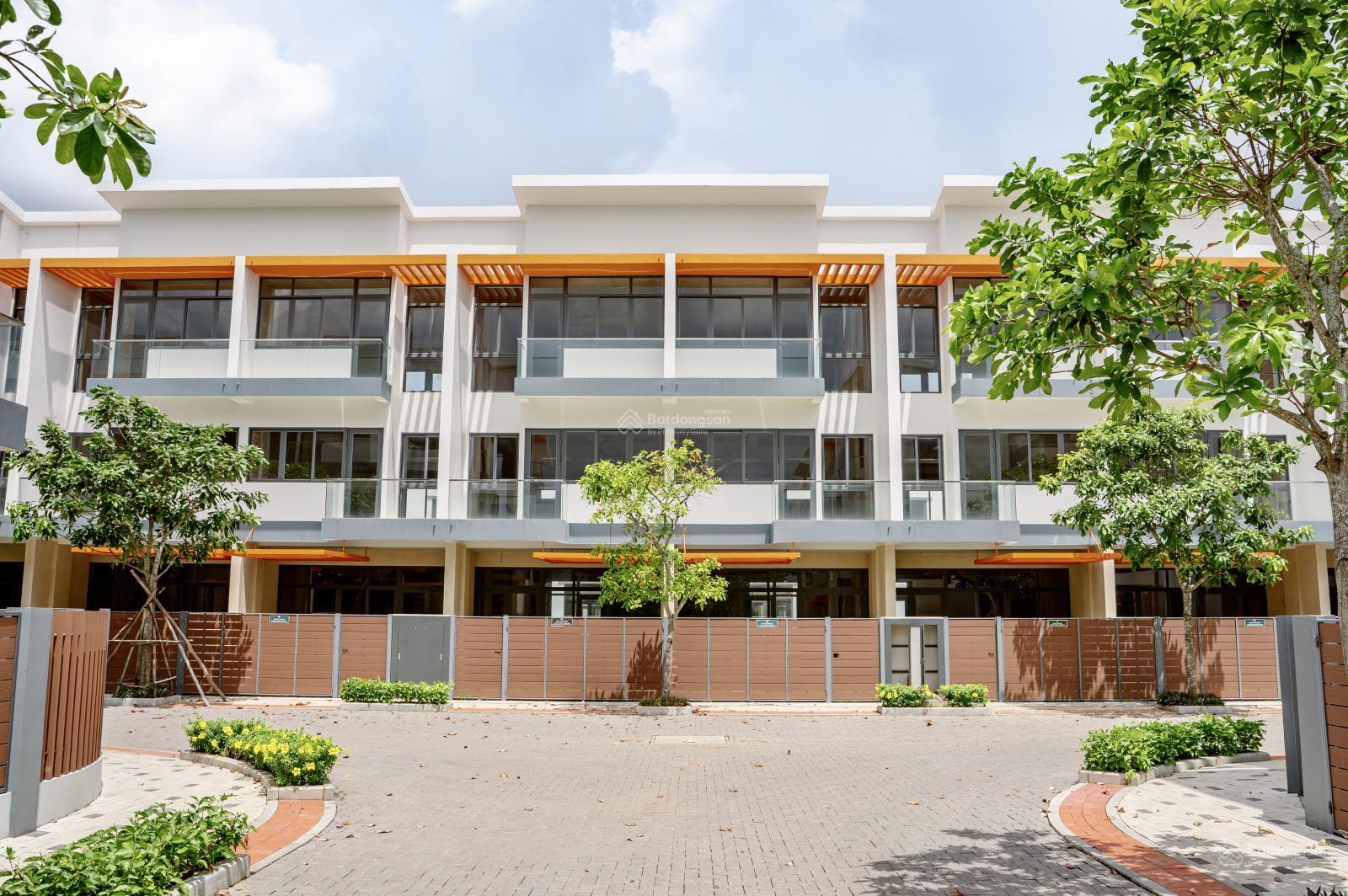 Cần bán nhanh căn nhà phố LK biệt lập ven sông khu Nam Sài Gòn. Giá chỉ từ: 3,9 tỷ/căn (3 tầng) Cần bán nhanh căn nhà phố LK biệt lập ven sông khu Nam Sài Gòn. Giá chỉ từ: 3,9 tỷ/căn (3 tầng)