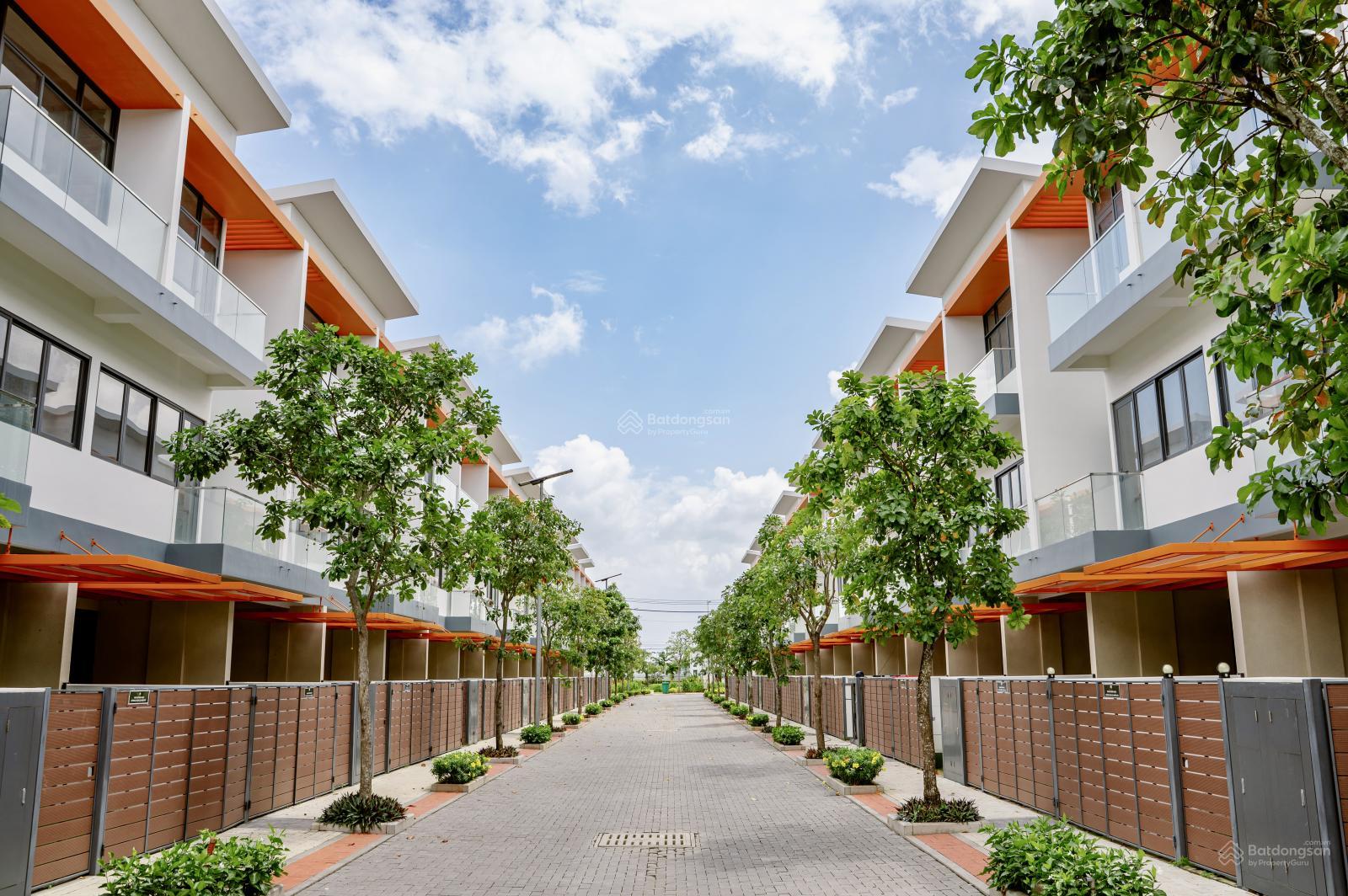 Cần bán nhanh căn nhà phố LK biệt lập ven sông khu Nam Sài Gòn. Giá chỉ từ: 3,9 tỷ/căn (3 tầng) Cần bán nhanh căn nhà phố LK biệt lập ven sông khu Nam Sài Gòn. Giá chỉ từ: 3,9 tỷ/căn (3 tầng)