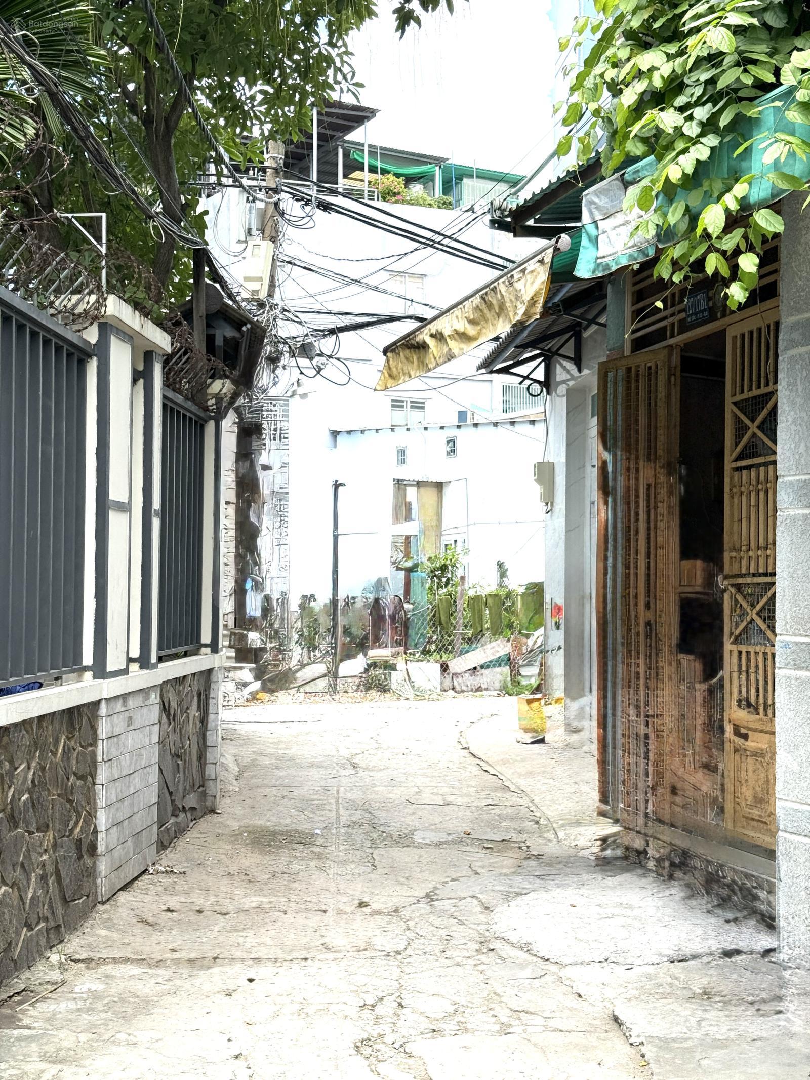 Bán Nhà riêng 60m đến MT Đường Mễ Cốc, 4,3tỷ, SHR, (3.1m x 12,6m = 37m2), 4PN, 3WC, 3 tầng BTCT