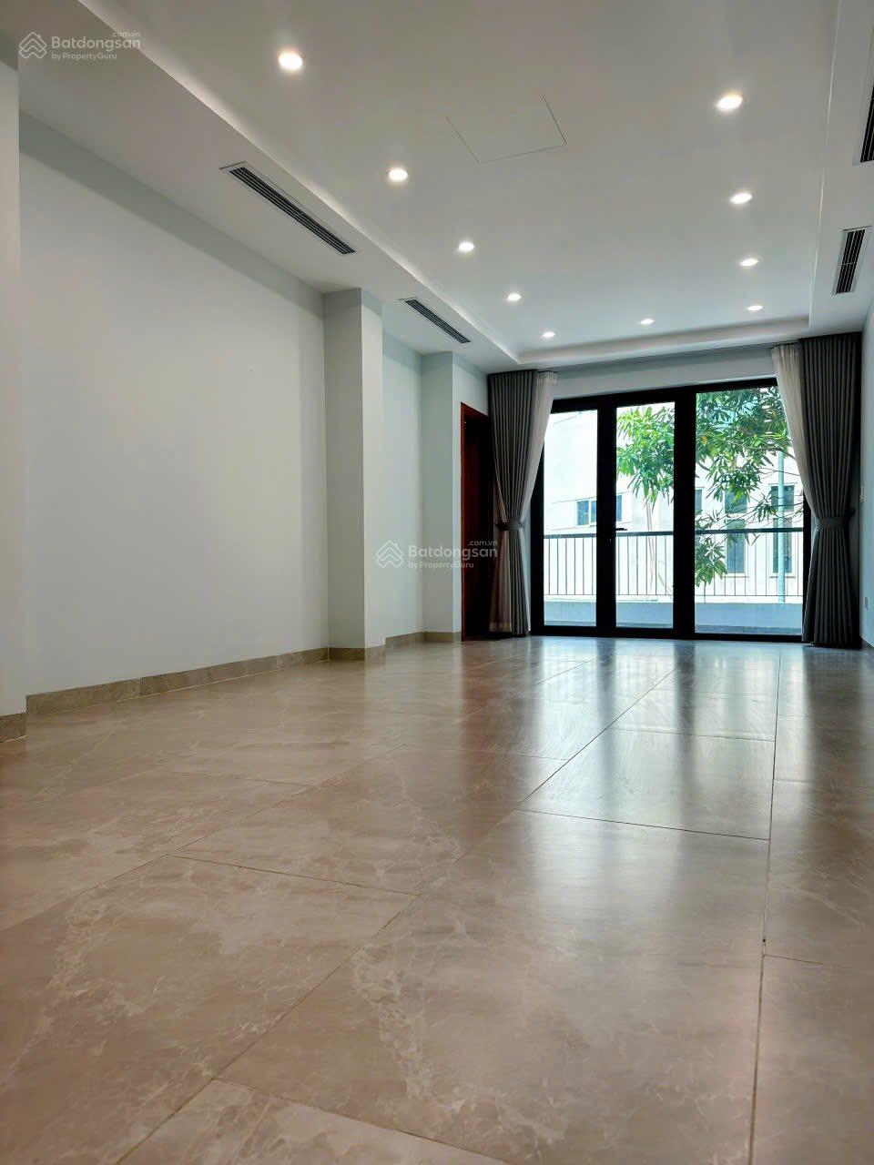 Cho thuê nguyên căn mới Huỳnh Thúc Kháng 50m² * 6 tầng, vị trí kinh doanh, VP, thông sàn. Giá 15tr