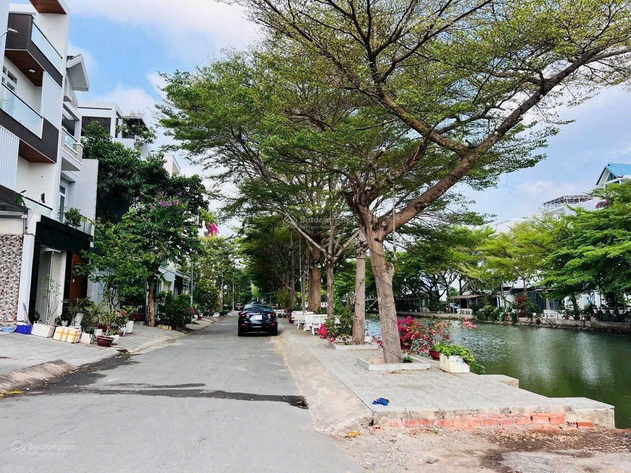 DT 90m2, giá 8,5 tỷ, đường 15B KDC Phú Mỹ Pm Hữu Lầu, Quận 7 ngay ga metro