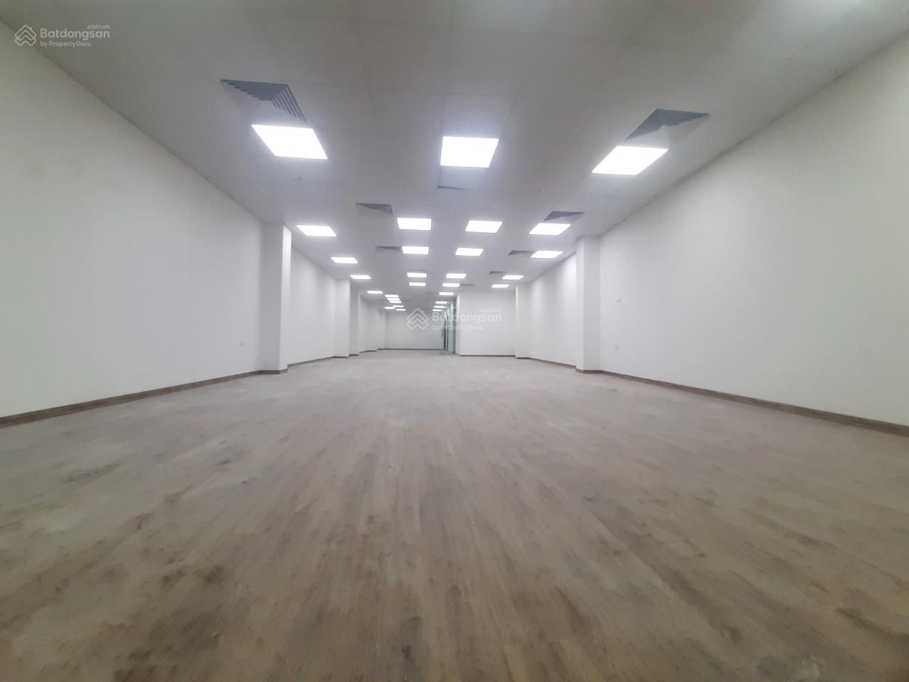 Gấp! Chuyển công tác cần nhượng lại sàn VP, đẹp nhiều tiện ích ngay chợ Võ Văn Tần, 50m2