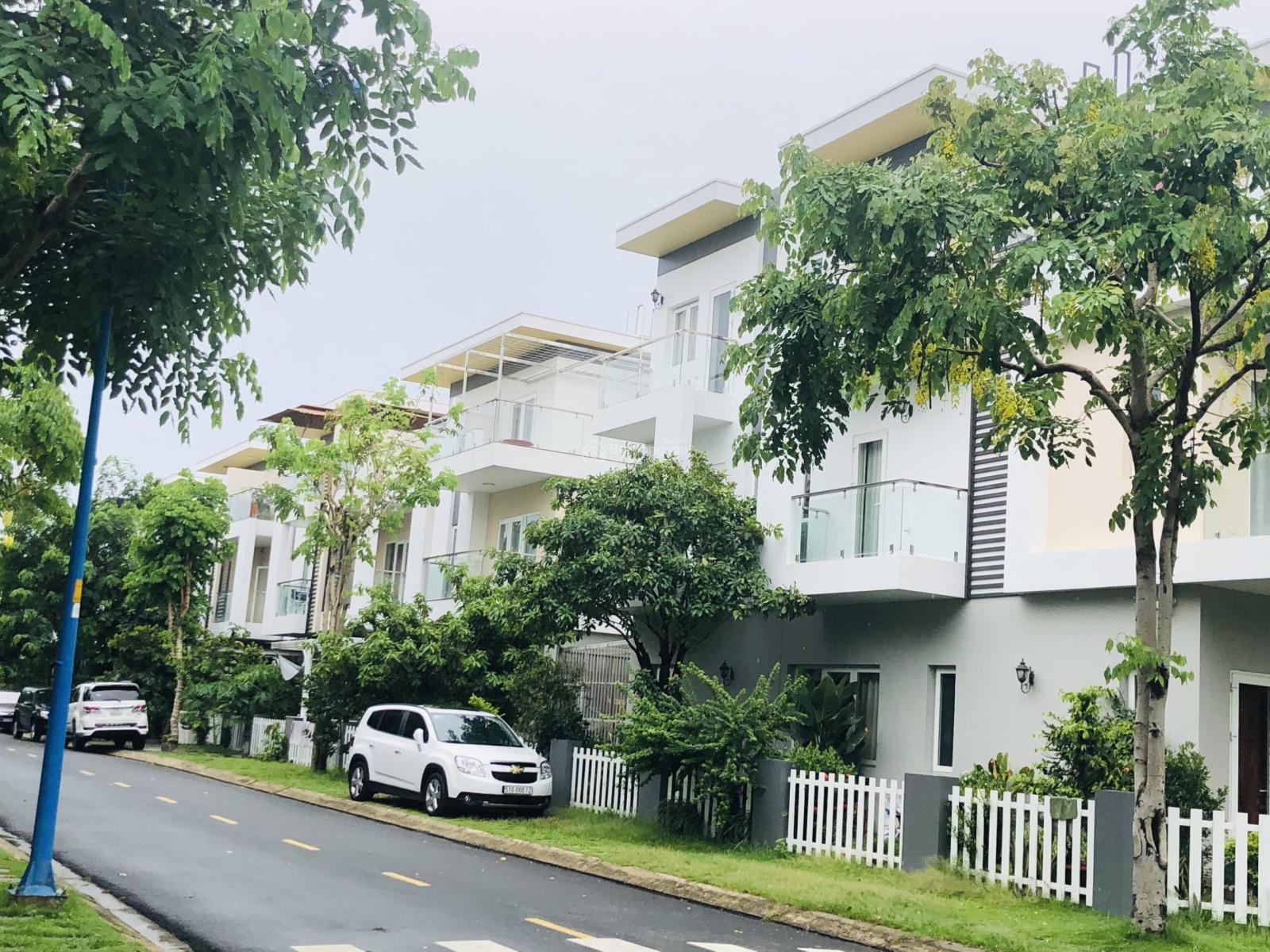 Chủ cần bán căn nhà phố Melosa Giá 9,5 tỷ - 80m2 Full nội thất. Sổ hồng riêng. Giá thương lượng Chủ cần bán căn nhà phố Melosa Giá 9,5 tỷ - 80m2 Full nội thất. Sổ hồng riêng. Giá thương lượng