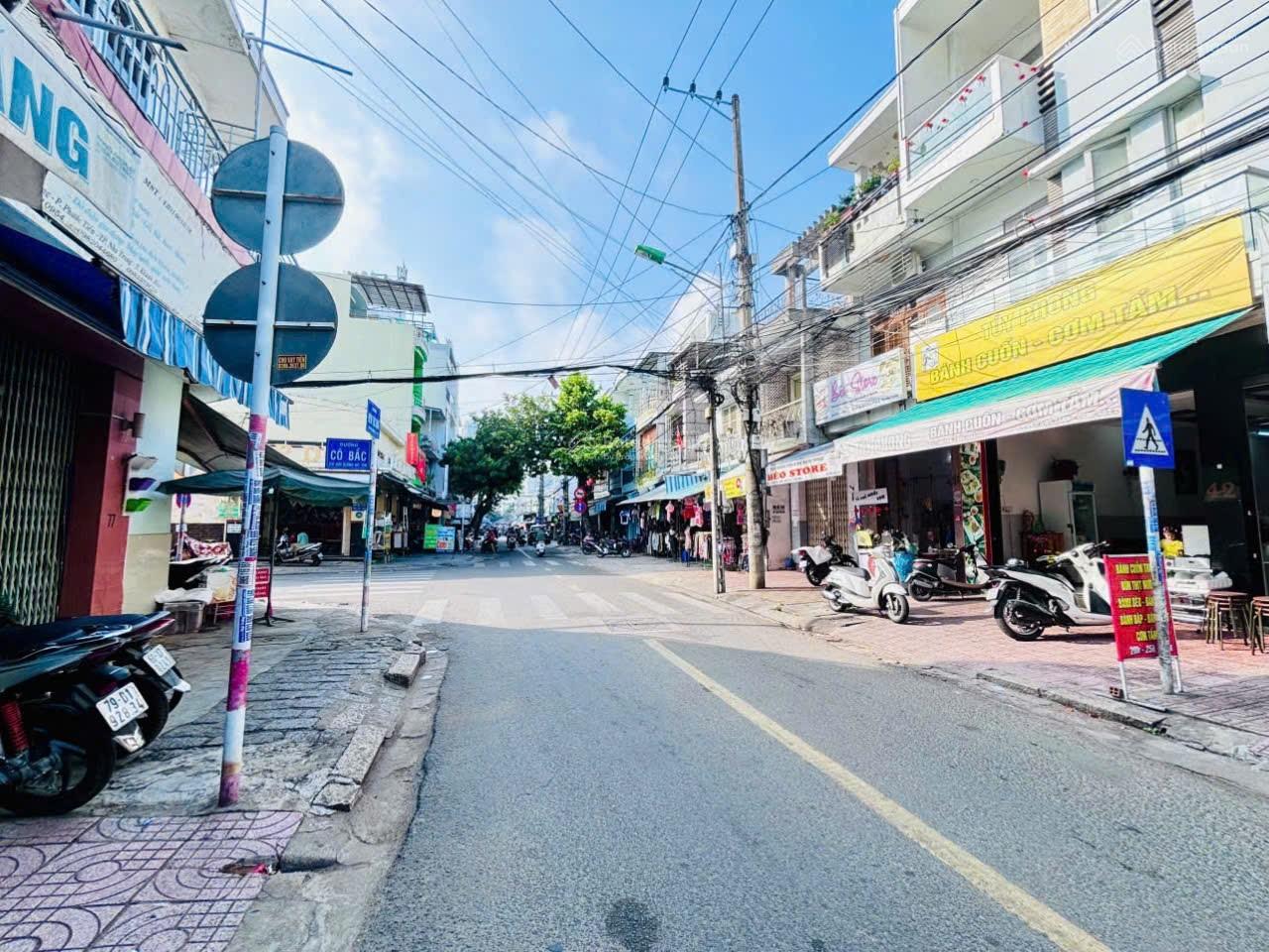 [ Nhà 2 tầng mặt tiền Huỳnh Thúc Kháng _ ngang 4,5m ] * cách biển Trần Phú : 700m  Giá : 13,2 tỷ