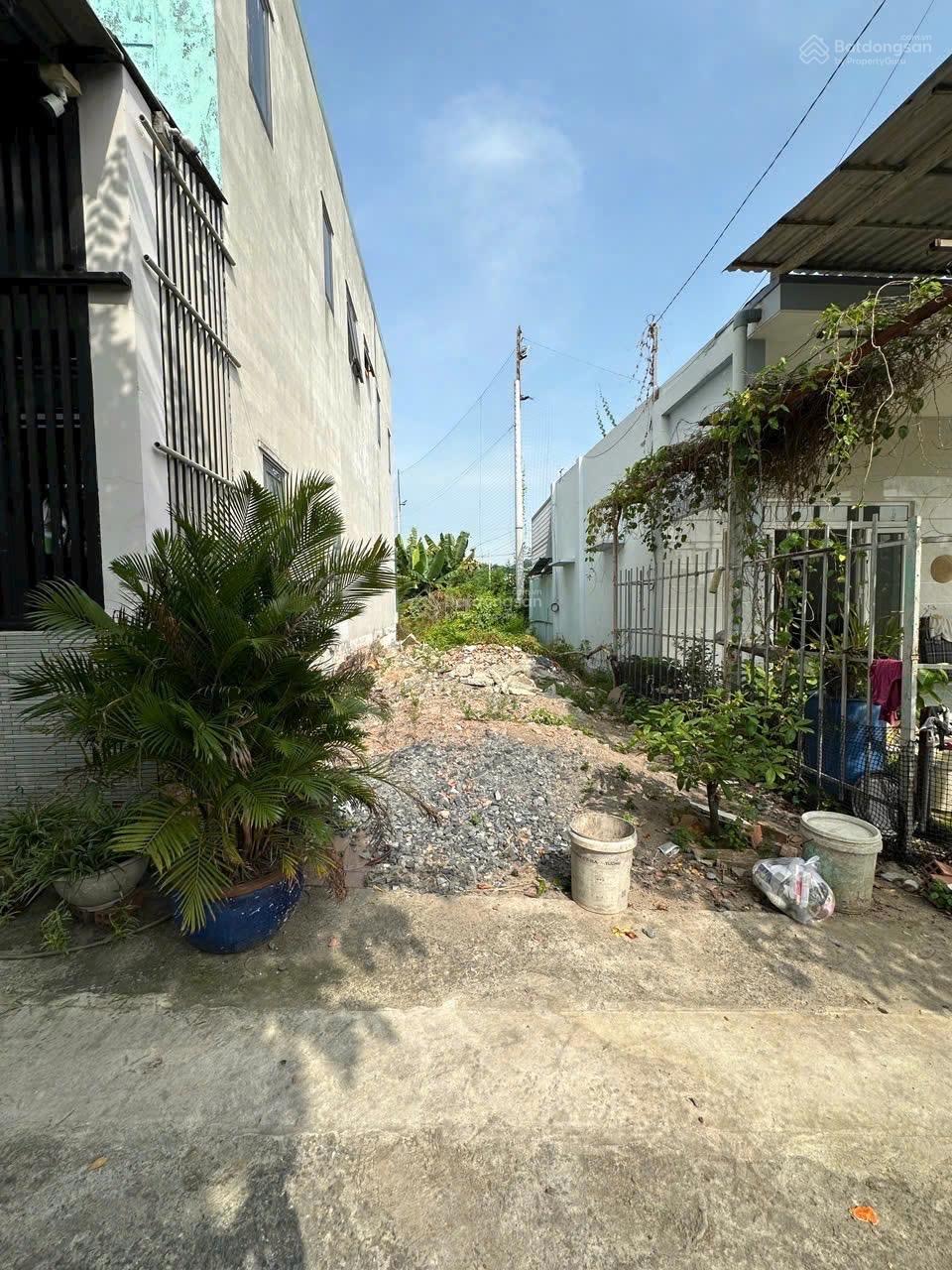 Đất thổ cư, Tân Xuân 1, gần Lê Thị Hà, Hóc Môn DT: 4x16m, sổ riêng Xây dựng hoàn công, giá 2.6 tỷ