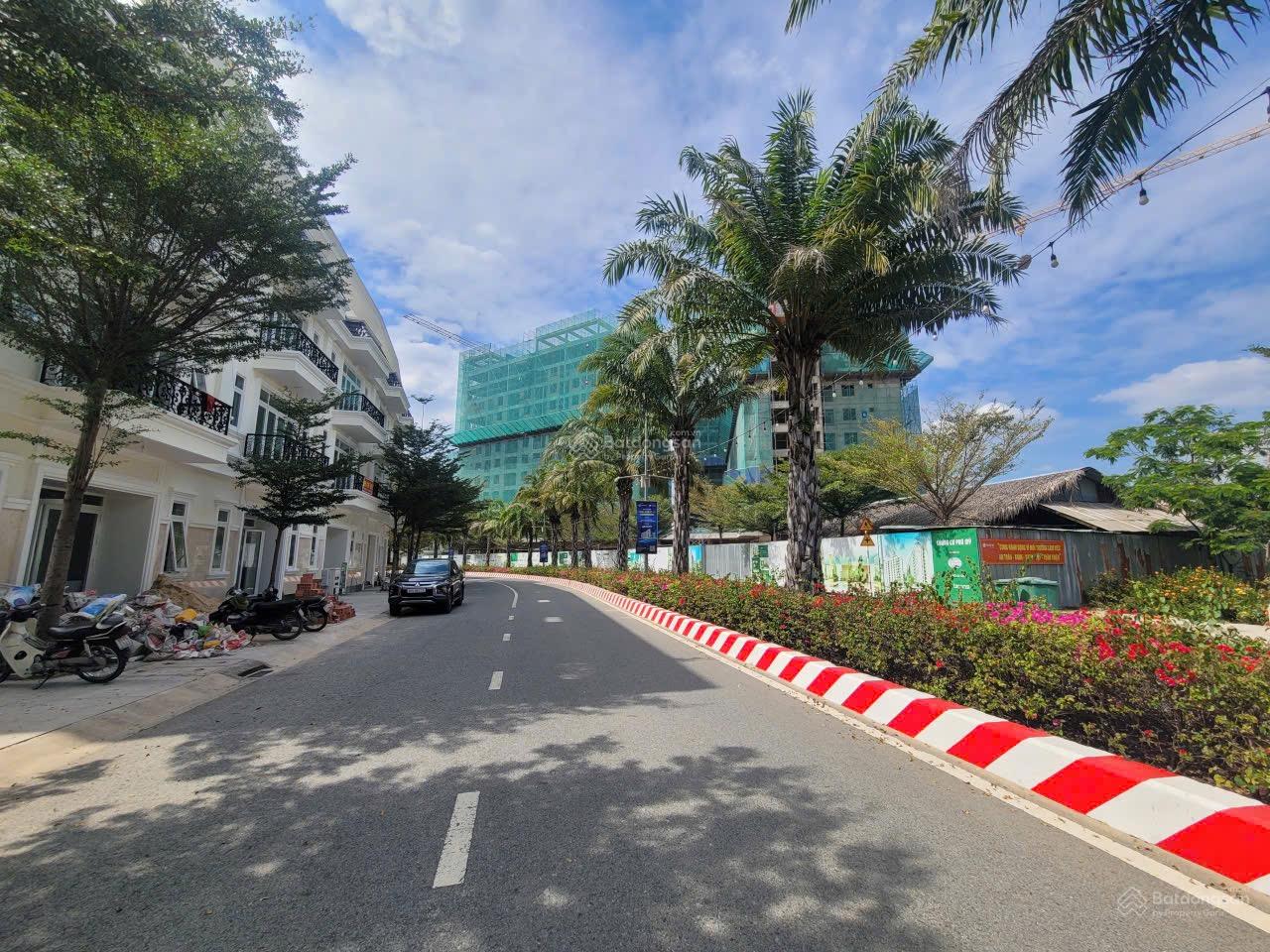 Bán căn nhà 3 tầng góc giữa full nội thất - dự án Biconsi Phú Mỹ đang có HĐ Thuê 15tr/tháng