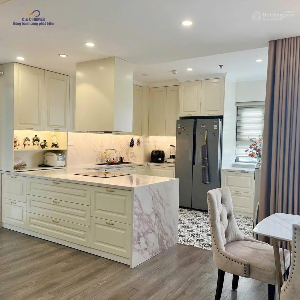 Em cần bán 3 ngủ góc, tầng trung, mua bán chính chủ, sẵn sổ đỏ lâu dài GD luôn. LH 0968 602 ***