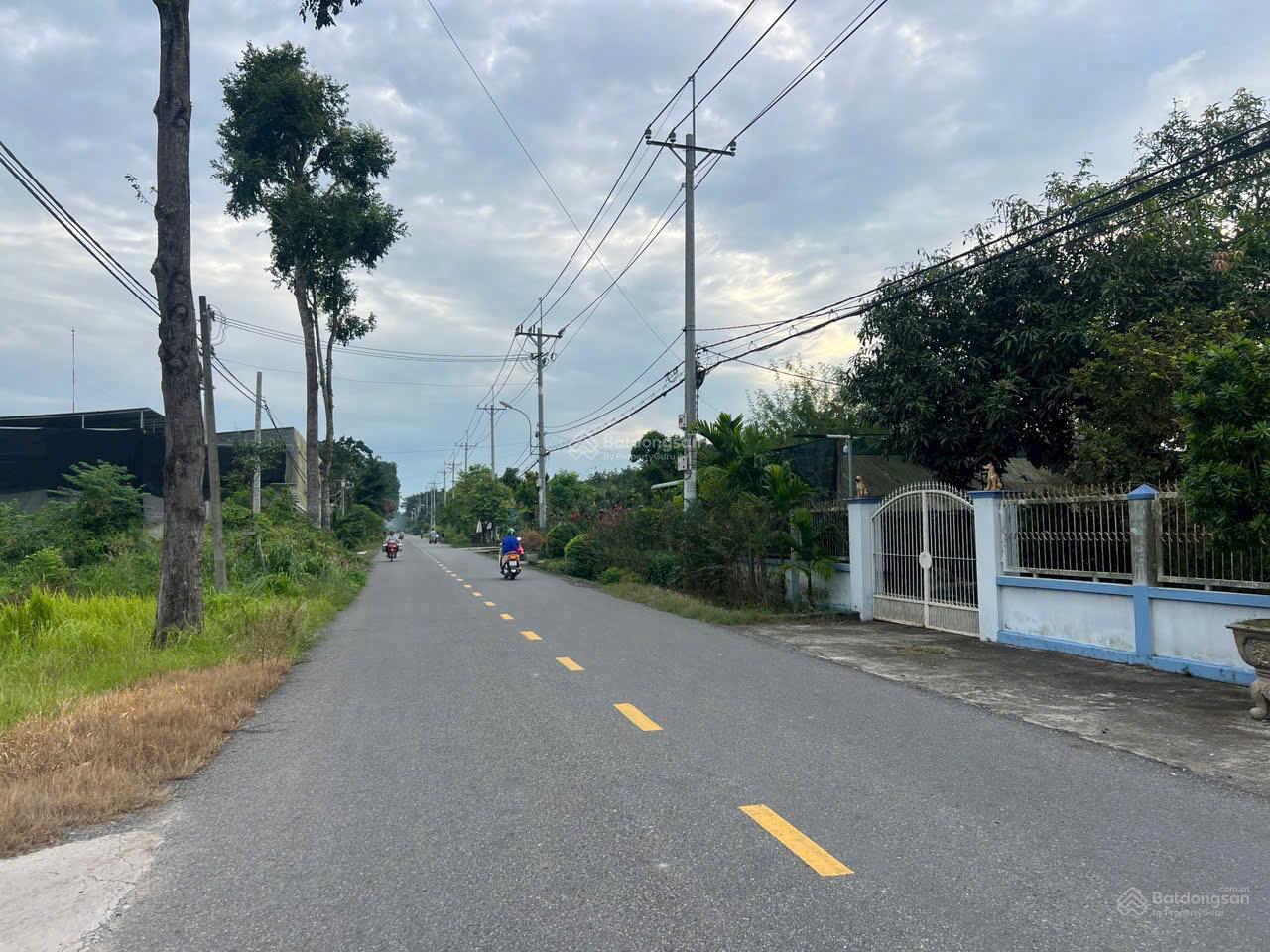 Ngộp ngân hàng! Cần bán gấp lô đất 242m2. Ngay trung tâm xã Phạm Văn Cội, Củ Chi. Giá 650 triệu