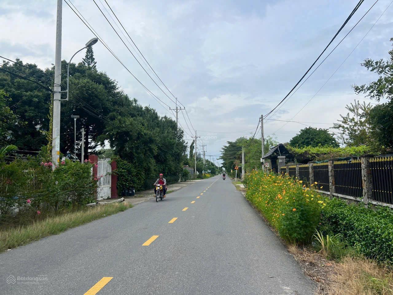 Ngộp ngân hàng! Cần bán gấp lô đất 242m2. Ngay trung tâm xã Phạm Văn Cội, Củ Chi. Giá 650 triệu