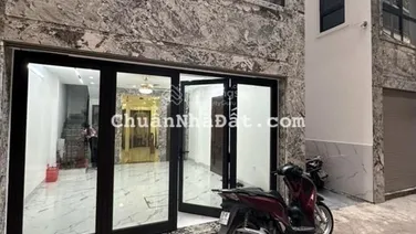 NHÀ HIẾM PHÂN LÔ OTO NGỦ TRONG NHÀ TRUNG TÂM QUẬN CẦU GIẤY , 6 TẦNG THANG MÁY , NHỈNH 20TỶ