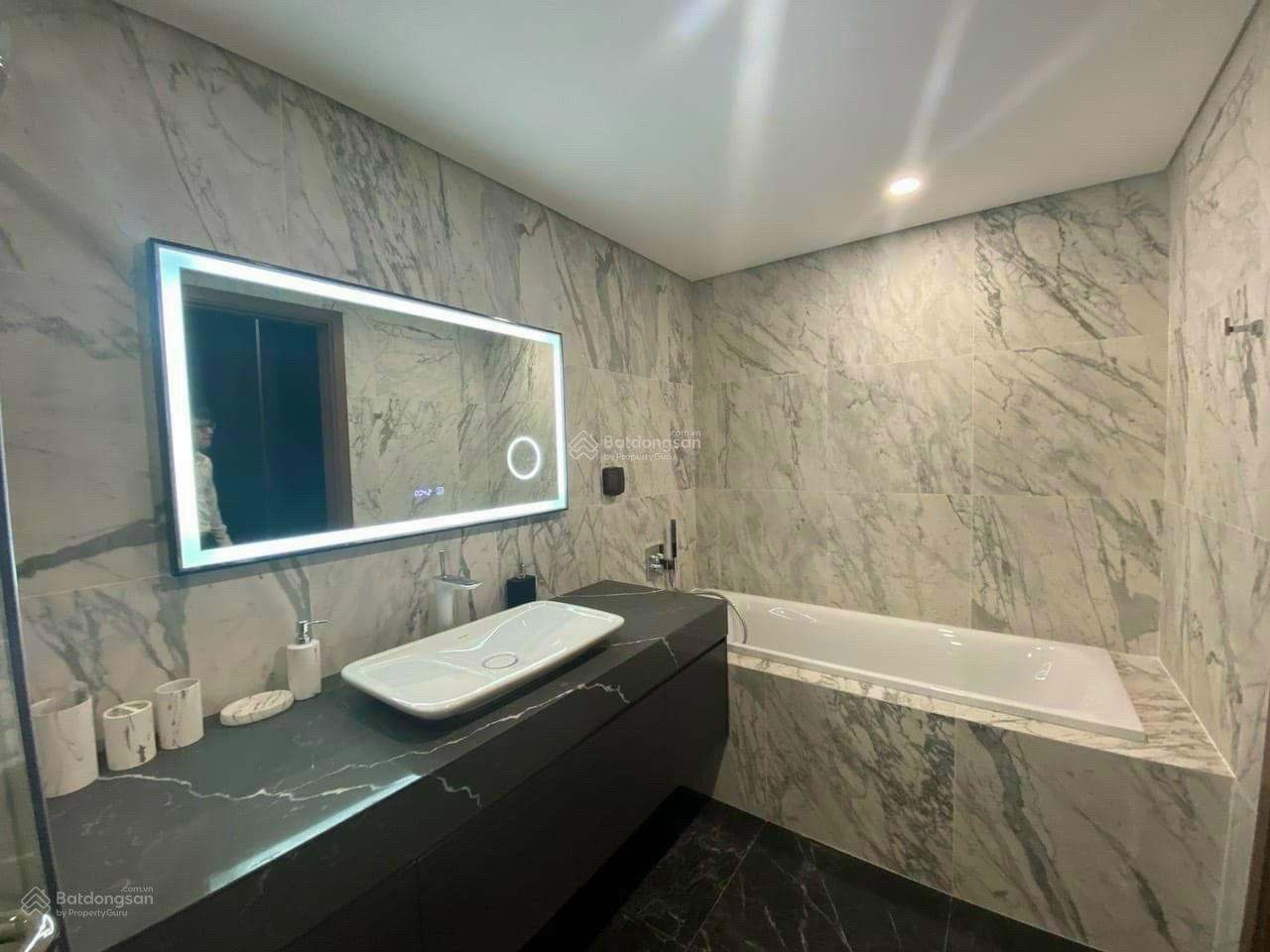 Chính chủ gửi bán căn hộ sân vườn 211m2 Golden River Ciputra Tây Hồ, 4PN, 3VS , BC sân vườn 53m2