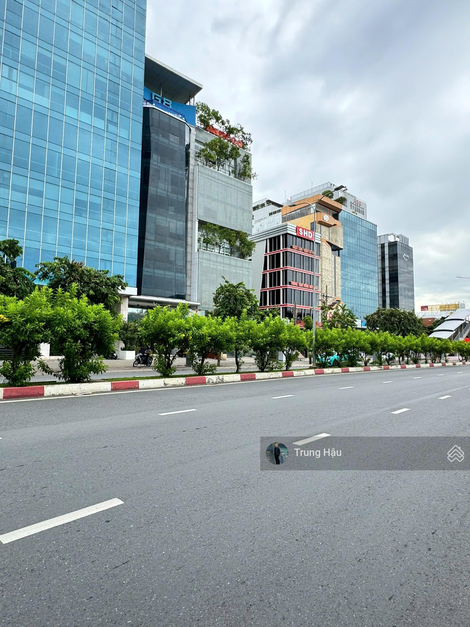 Tòa Nhà MT Điện Biên Phủ Q. Bình Thạnh. DT 15 x 40m - Hầm - 10 tầng. HĐT 900 triệu. Giá 180 tỷ