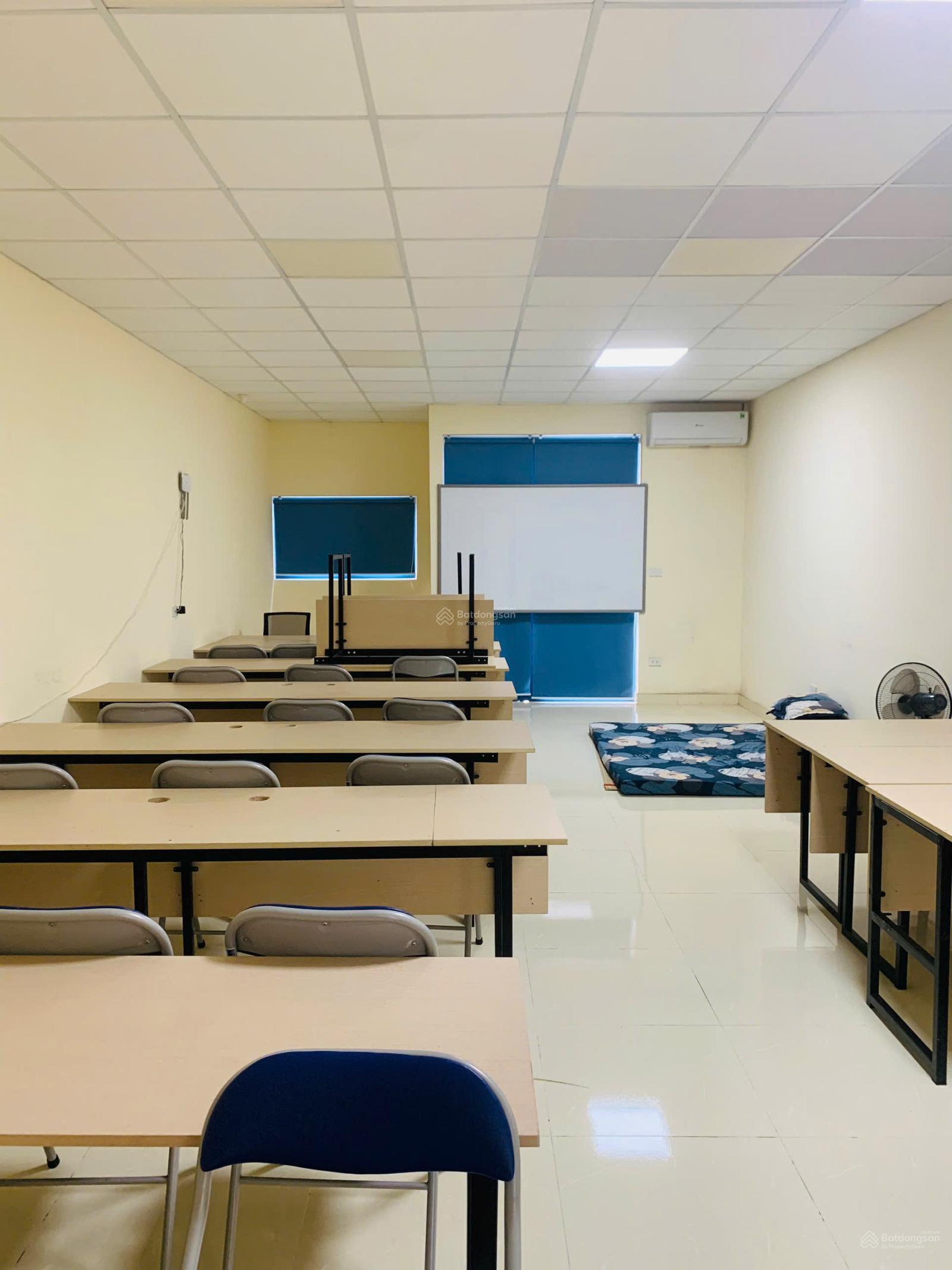 Cho thuê liền kề Galaxy - Tố Hữu - Hà Đông 96m2, 5 tầng 1 tum. Thông sàn, thang máy cuối. Giá 50tr Cho thuê liền kề Galaxy - Tố Hữu - Hà Đông 96m2, 5 tầng 1 tum. Thông sàn, thang máy cuối. Giá 50tr