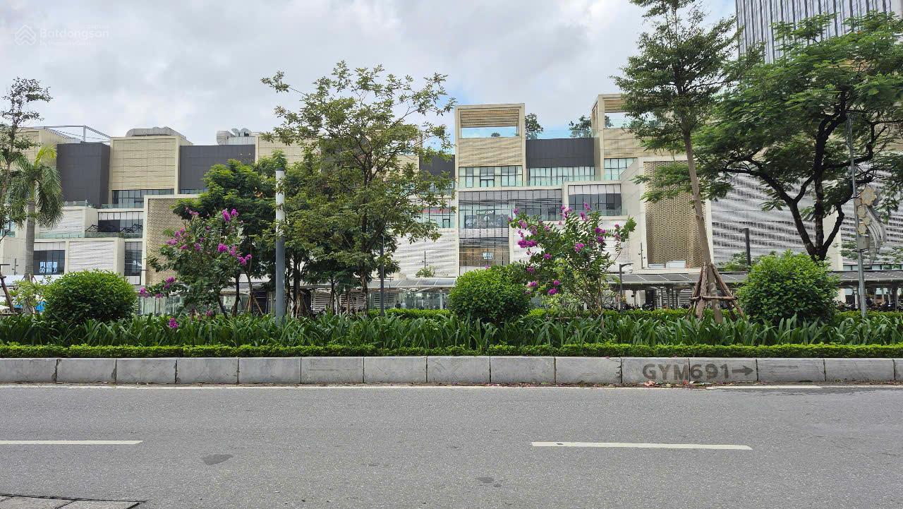 Mặt phố Lạc Long Quân, view Hồ Tây, vỉa hè đá bóng, 2 mặt tiền, DT: 166.5m2, MT: 6,2m. KD đa ngành