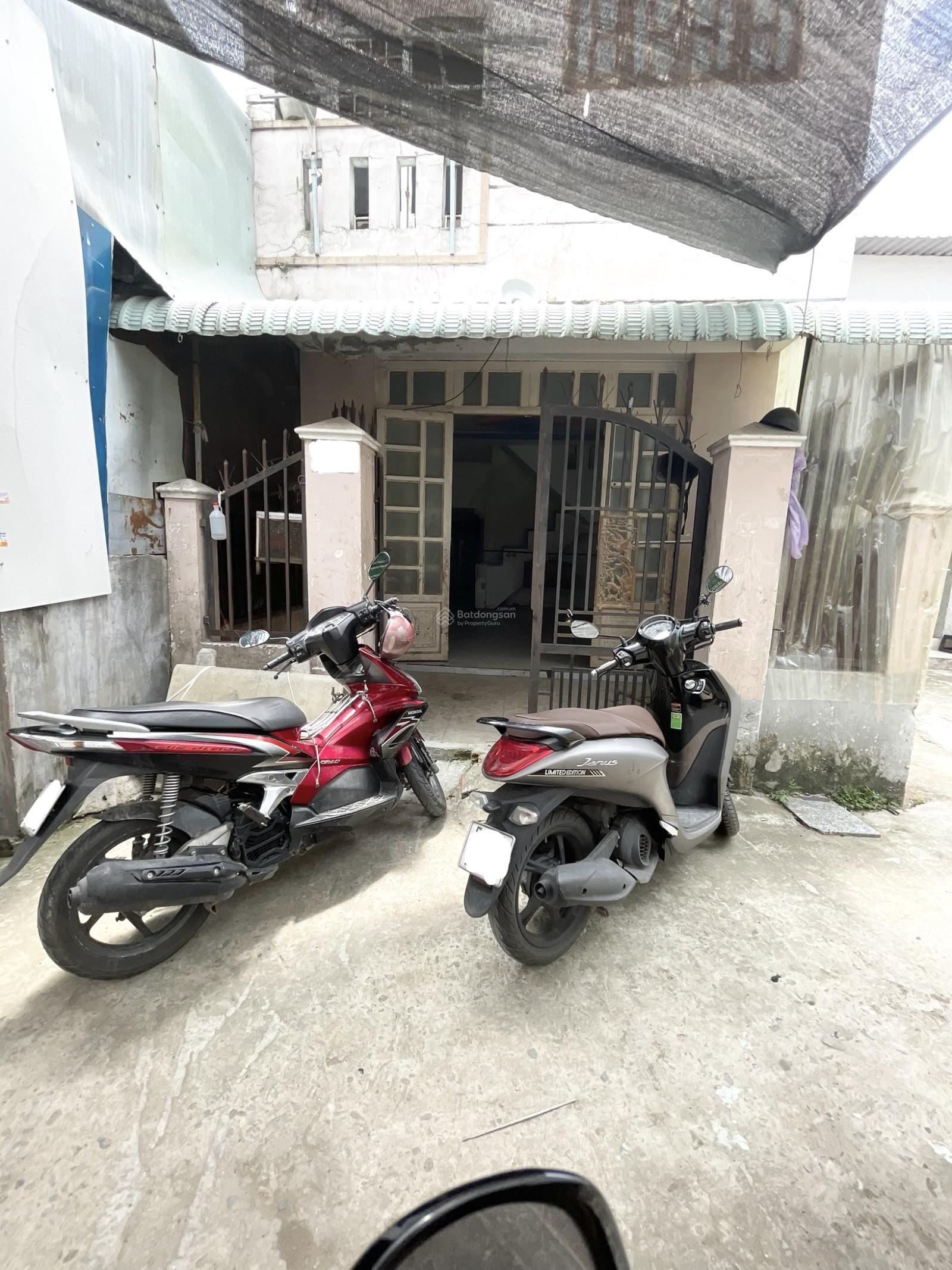 Sốc giảm 400triệu chỉ còn 1tỷ 950 có nhà 2tầng 68m2 HXH Trịnh Quang Nghị,gần chợ Bình Điền sổ chung