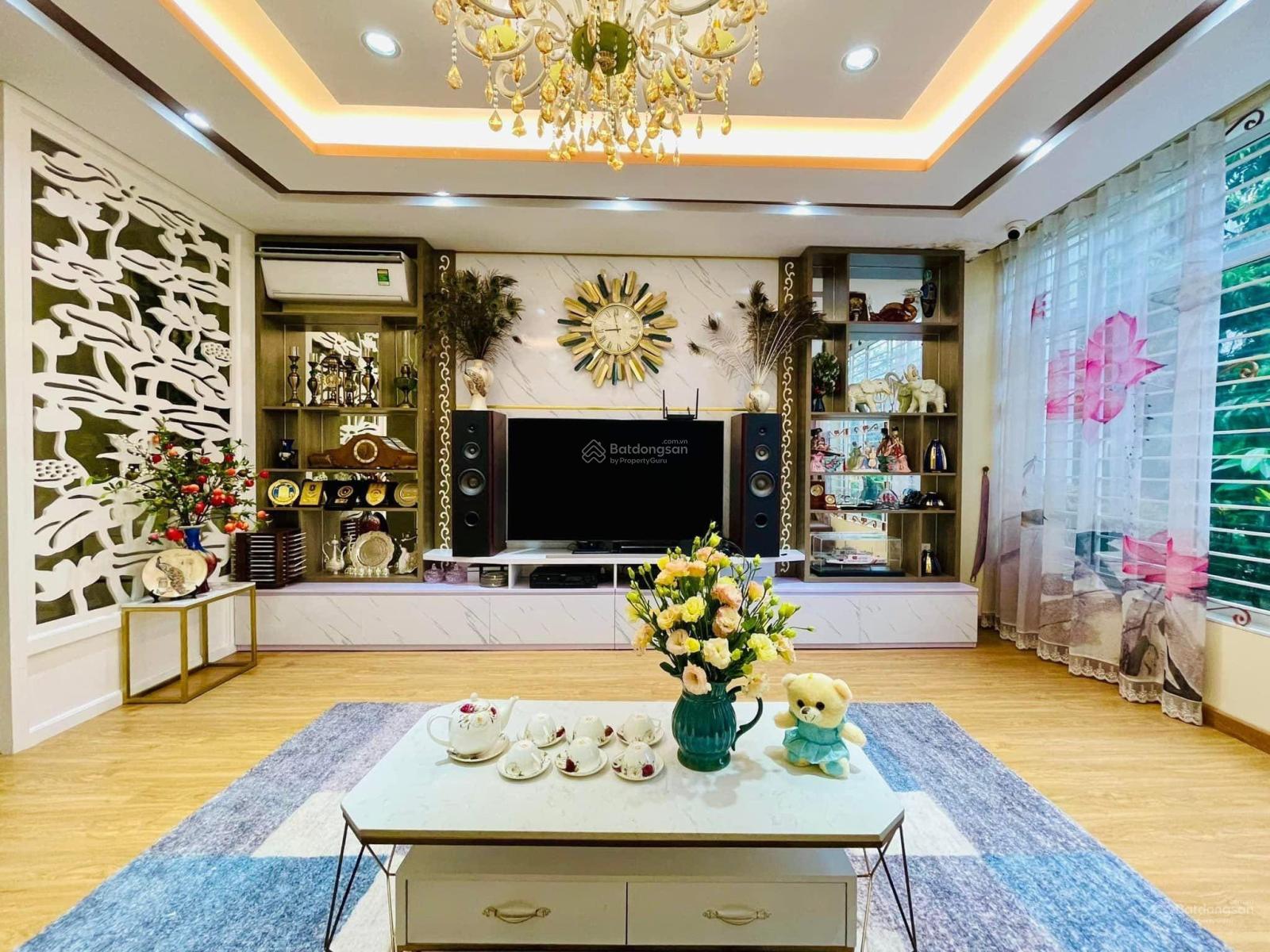 Liền kề VIP mặt hồ Làng Việt Kiều Châu Âu Mỗ Lao - Hà Đông - trục chính kinh doanh 80m2 5tầng 25tỷ