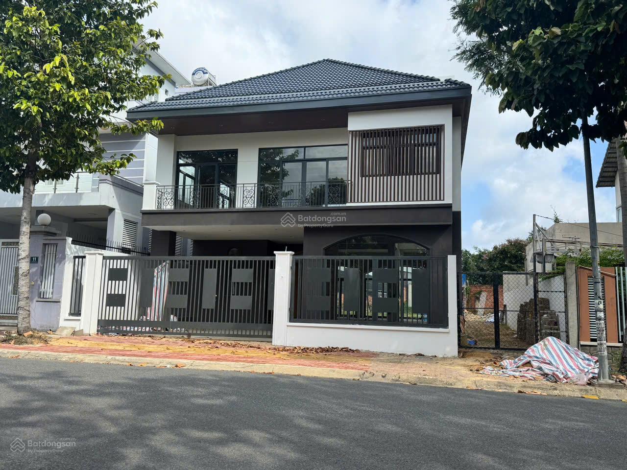 Bán căn biệt thự giá rẻ có sân vườn, đối diện công viên Hiệp Thành 3 - TDM, LH 0964 898 *** Bán căn biệt thự giá rẻ có sân vườn, đối diện công viên Hiệp Thành 3 - TDM, LH 0964 898 ***