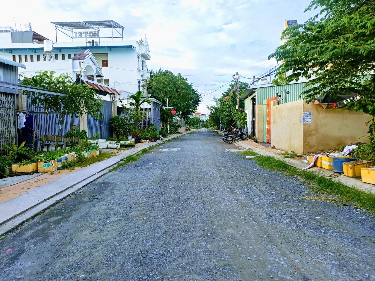 Nhà mặt tiền nhánh sát Tô Ký, DT 4x25m, trệt 2 lầu kiên cố, giá rẻ nhất khu vực chỉ 5,6 tỷ