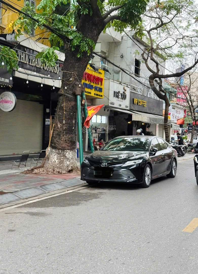 Mặt đường Hai Bà Trưng - 90m2 - mặt tiền 5,1m - 3 tầng - cạnh ngõ - vuông đét - giá 21,9 tỷ