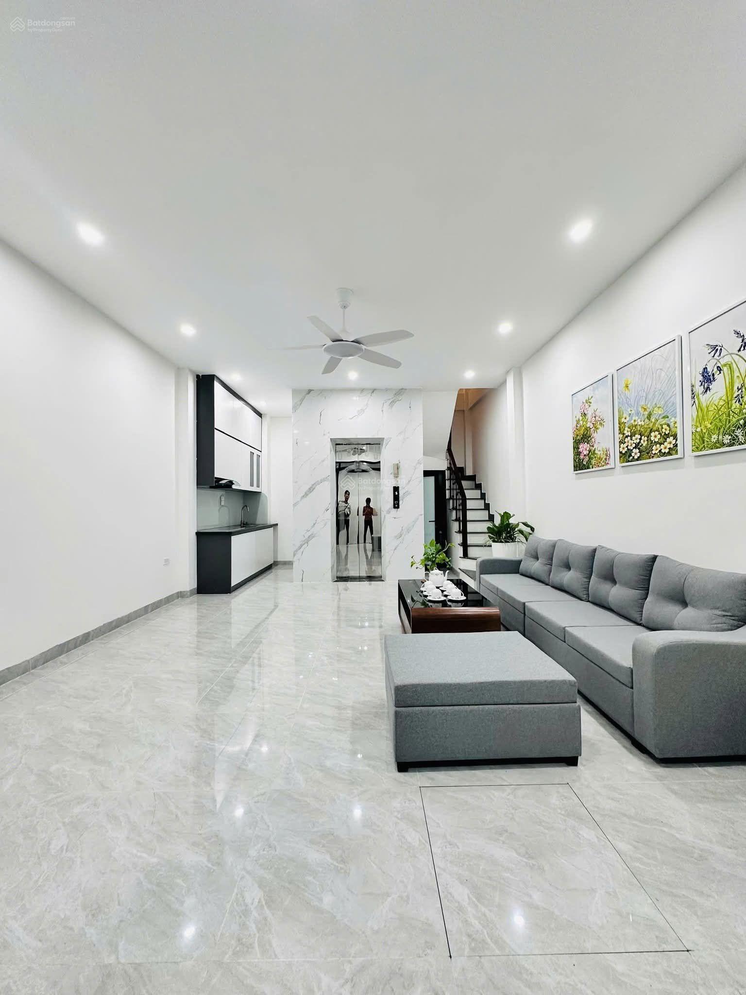 Chủ cấn bán trước tết! Phố Hoàng Hoa Thám, lô góc, gần phố, kinh doanh, nội thất đẹp, ở luôn